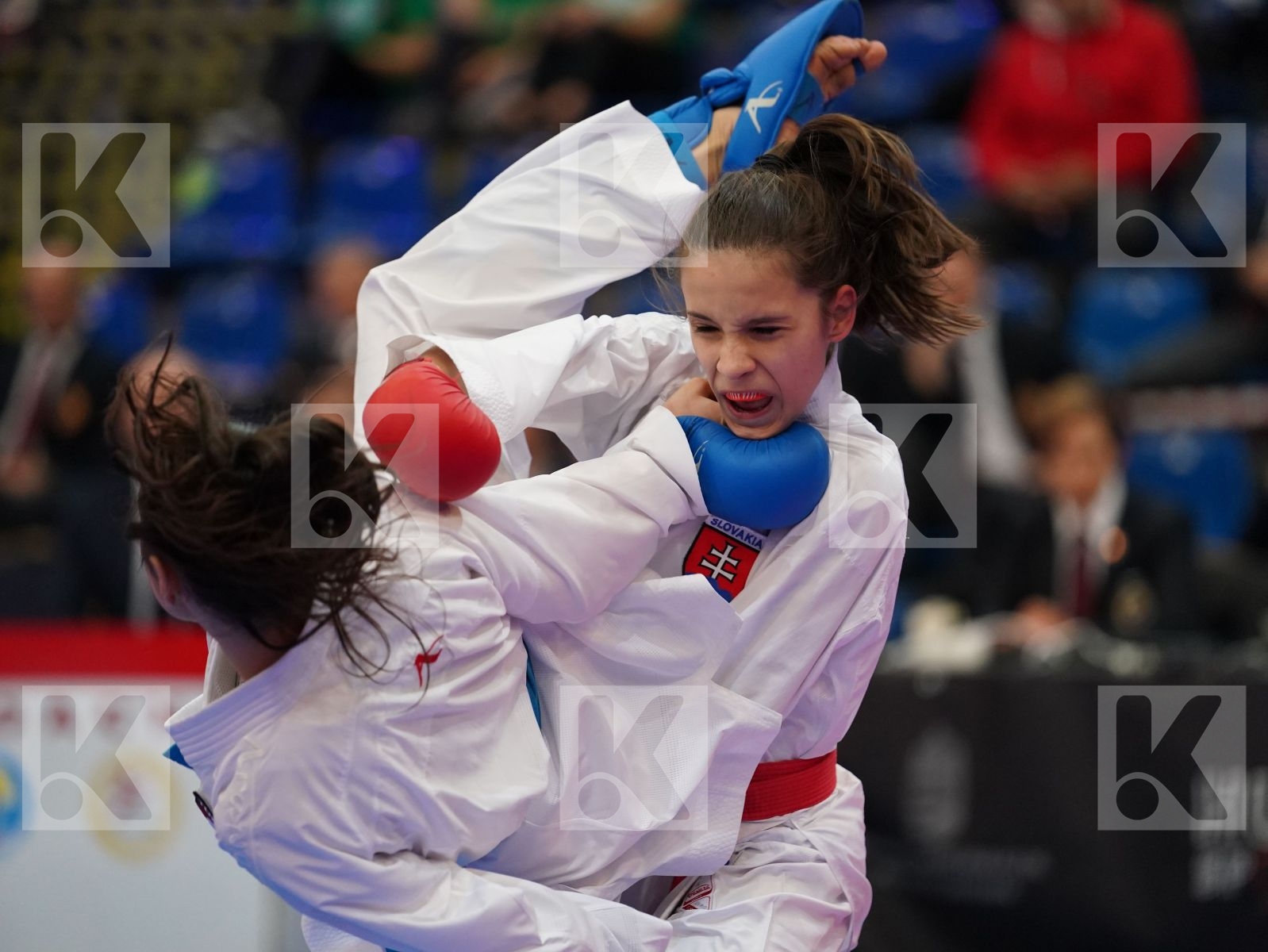 KVASNICOVA NINA (SLOVAKIA) vs OZDEMIR MUSERREF (TURKEY) in Cadet Kumite Female -47 Kg - Final bout