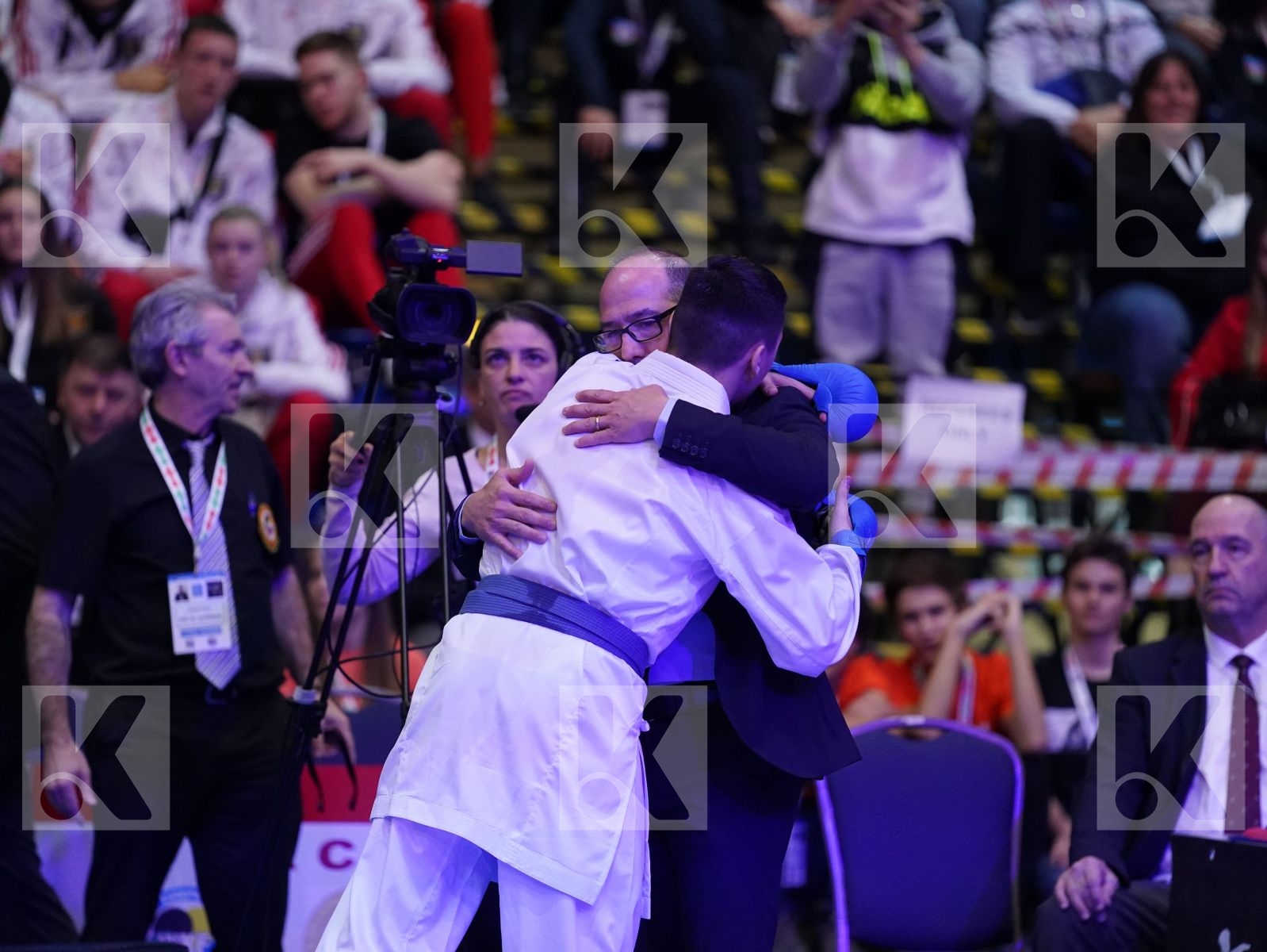 YURUR OMER FARUK (TURKEY) vs DE VIVO DANIELE (ITALY) in Junior Kumite Male -68 Kg - Final bout