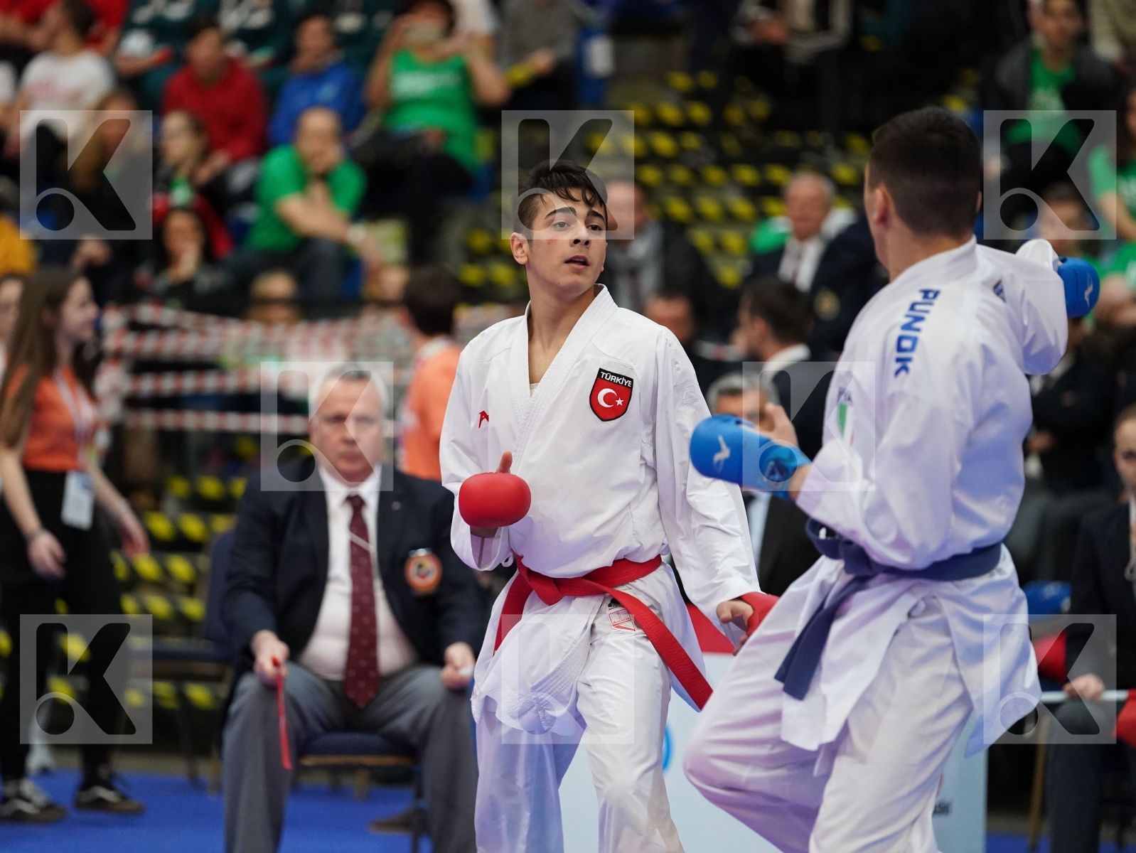 YURUR OMER FARUK (TURKEY) vs DE VIVO DANIELE (ITALY) in Junior Kumite Male -68 Kg - Final bout