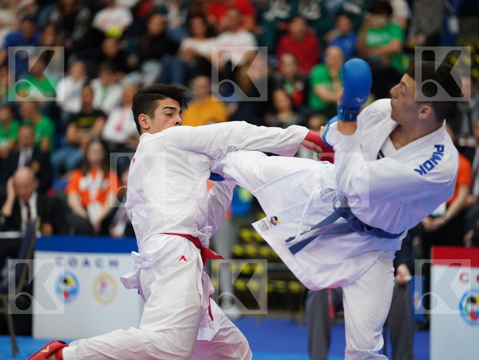 YURUR OMER FARUK (TURKEY) vs DE VIVO DANIELE (ITALY) in Junior Kumite Male -68 Kg - Final bout