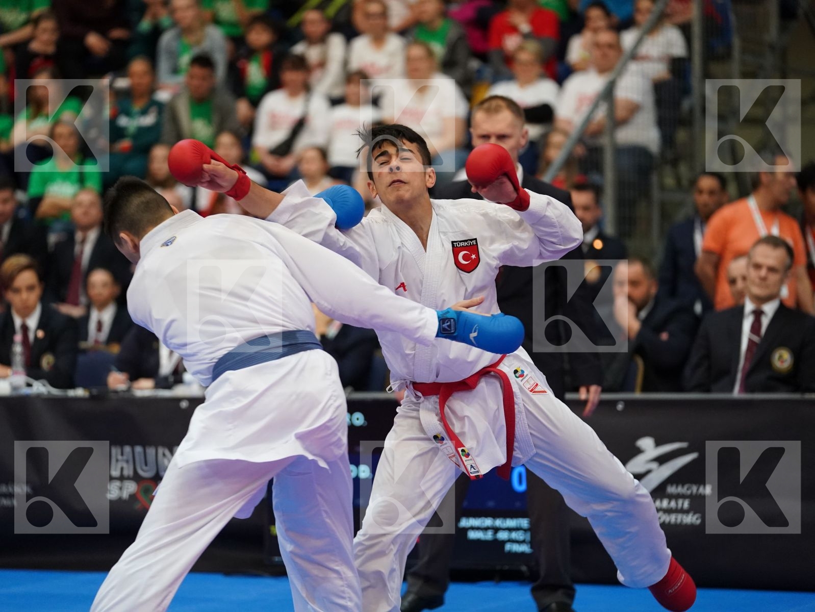 YURUR OMER FARUK (TURKEY) vs DE VIVO DANIELE (ITALY) in Junior Kumite Male -68 Kg - Final bout