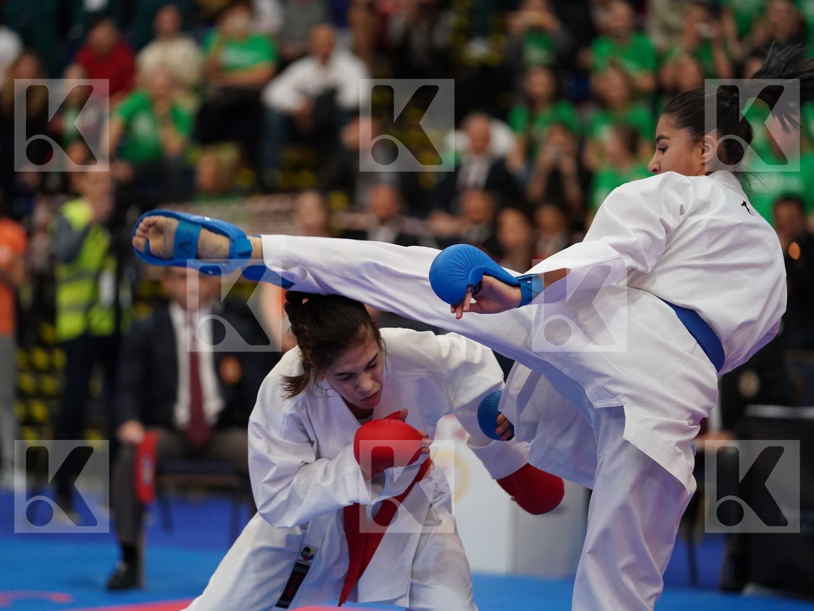 JAKUBOVICS DALMA (HUNGARY) vs BALIK HAZEL (TURKEY) in Junior Kumite Female -48 Kg - Final bout