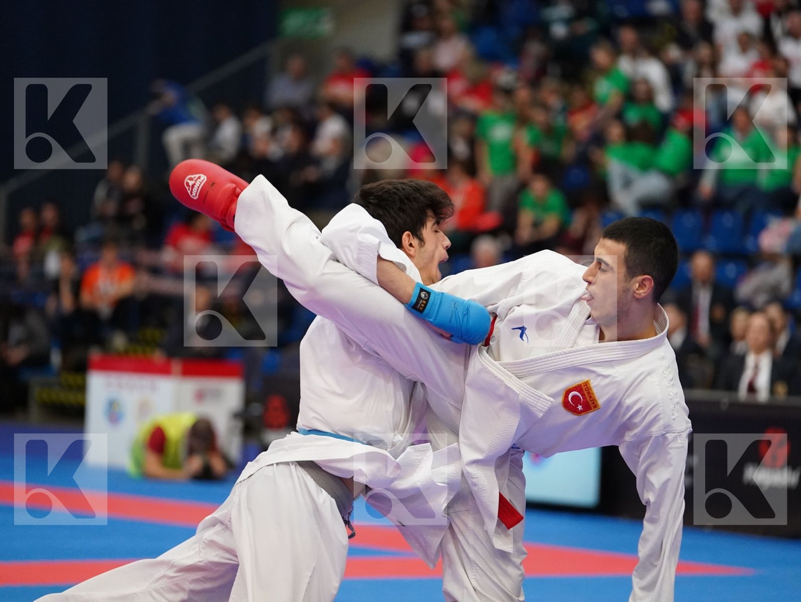 YAMAN ALPEREN (TURKEY) vs AGHAYEV FARID (AZERBAIJAN) in Junior Kumite Male -76 Kg - Final bout