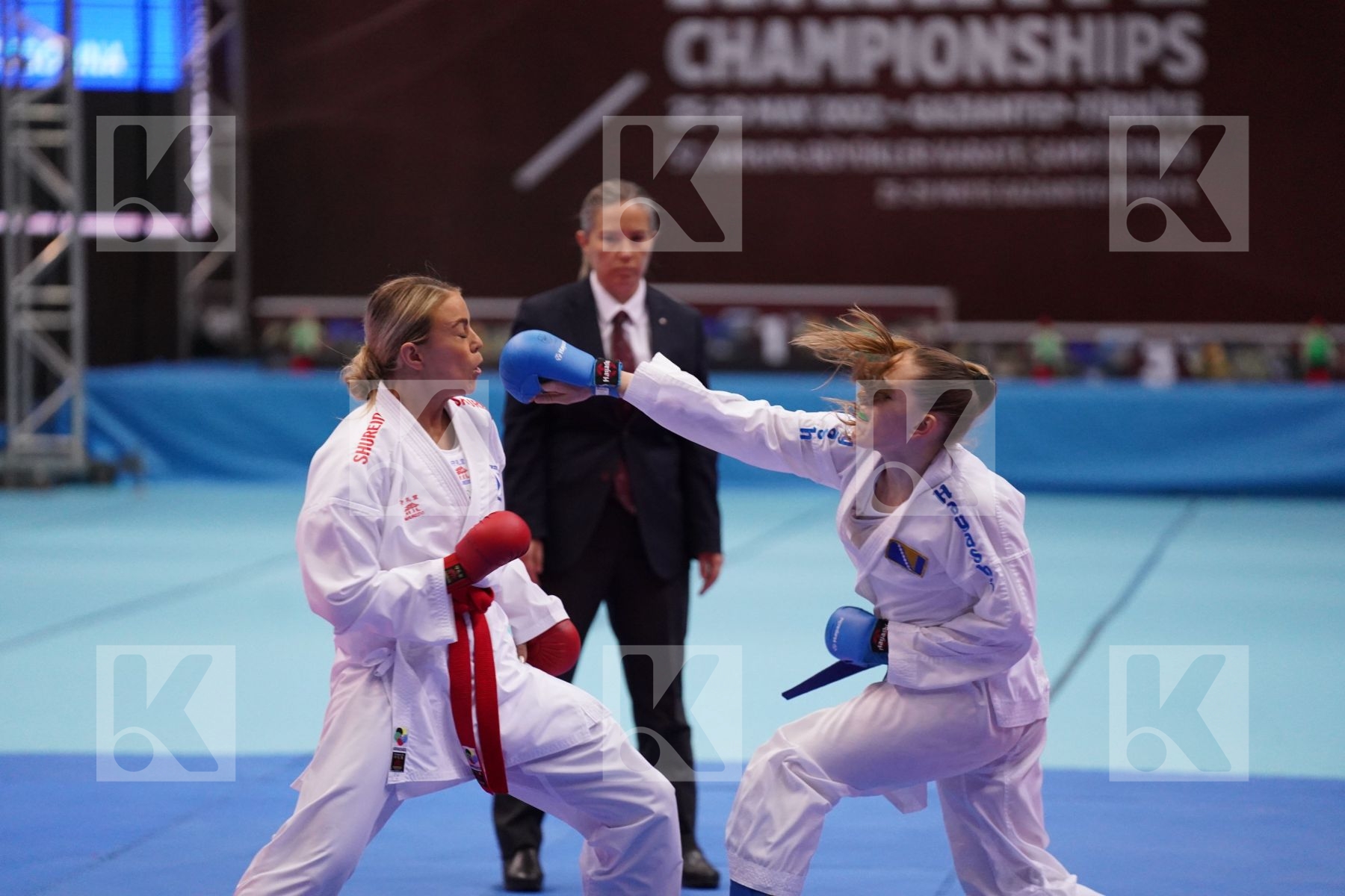 Kumite bronze bout featuring CONNELL AMY & SIPOVIC NEJRA