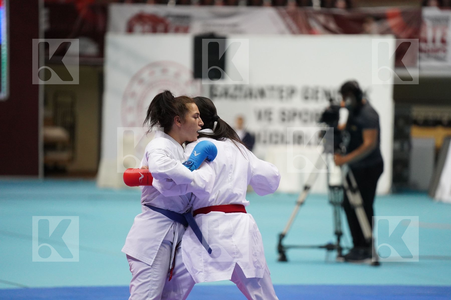 Kumite final bout featuring PEROVIC IVANA & BOUSSEBAA AICHA ZAKIA