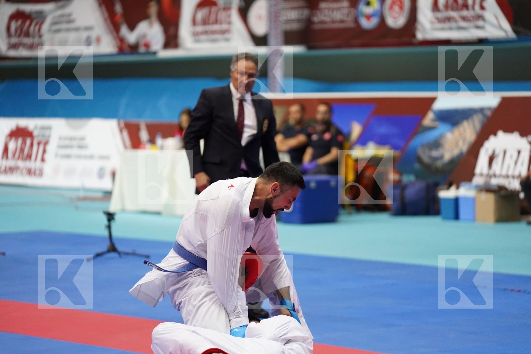 Kumite final bout featuring COSTA LUCA & KVESIC ANDJELO