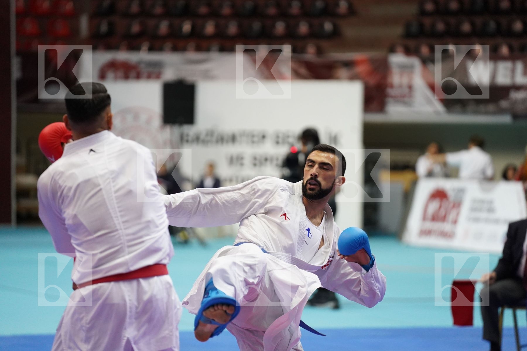Kumite final bout featuring KVESIC ANDJELO & COSTA LUCA