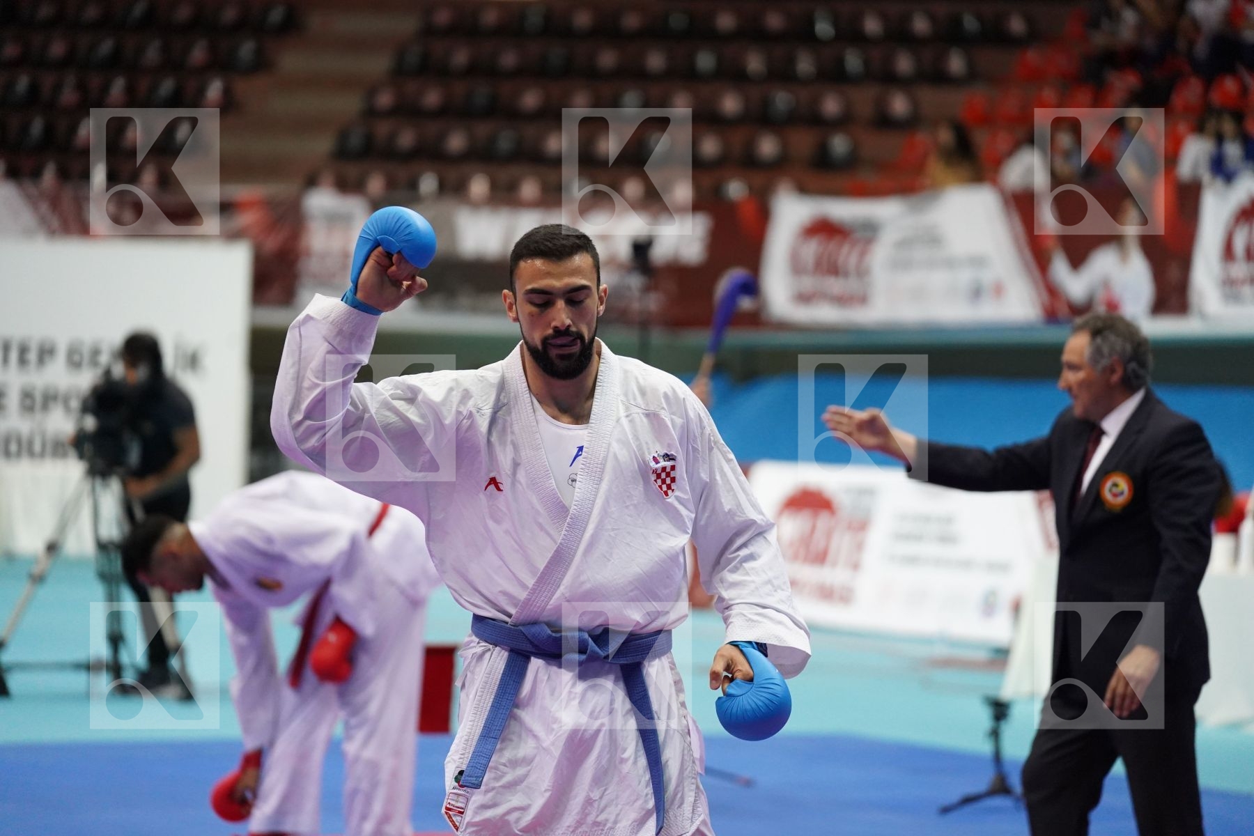 Kumite final bout featuring KVESIC ANDJELO & COSTA LUCA