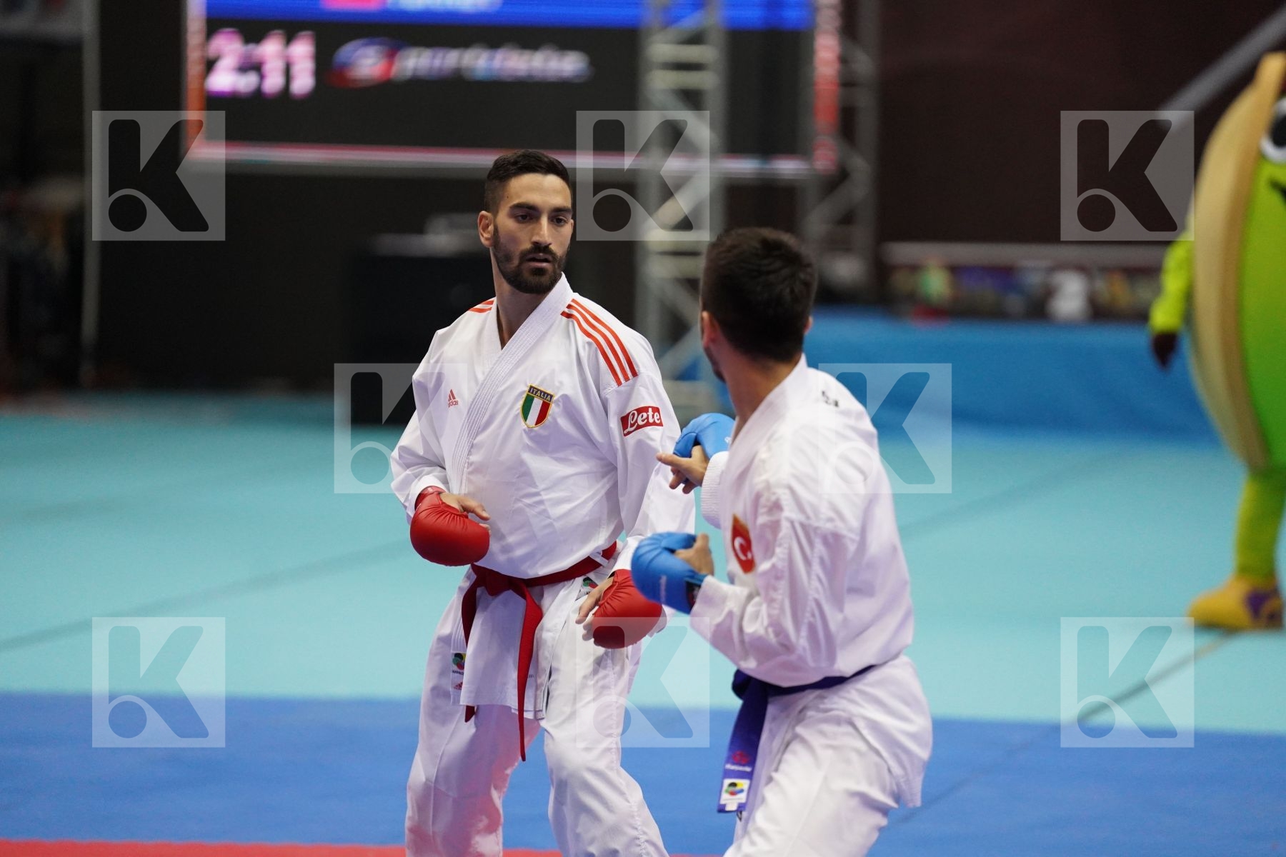 Kumite final bout featuring CRESCENZO ANGELO & SAMDAN ERAY