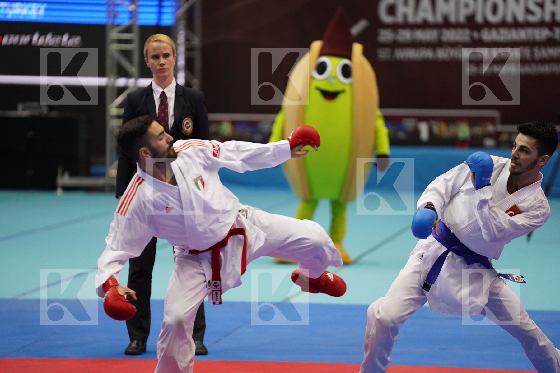 Kumite final bout featuring CRESCENZO ANGELO & SAMDAN ERAY