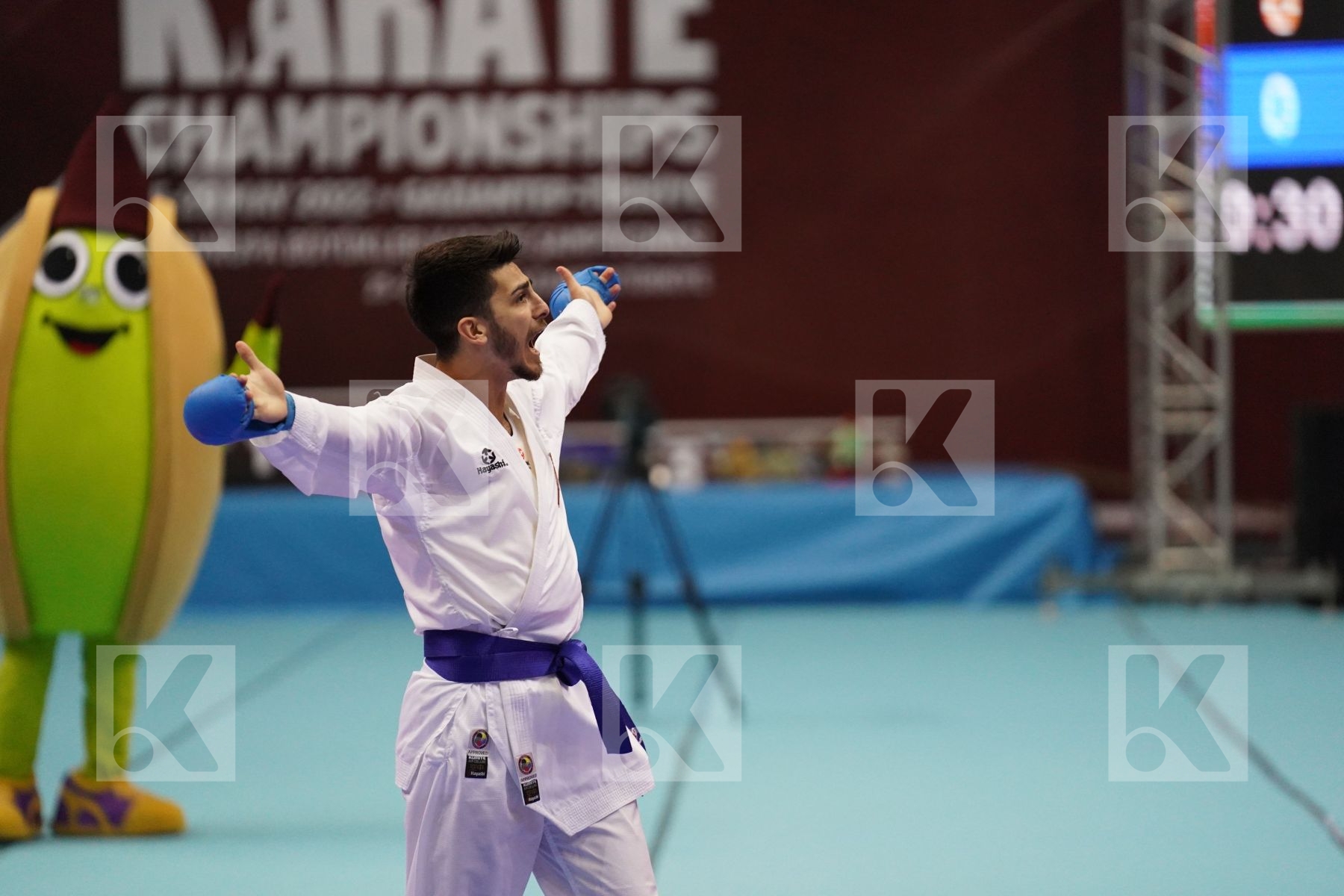 Kumite final bout featuring CRESCENZO ANGELO & SAMDAN ERAY