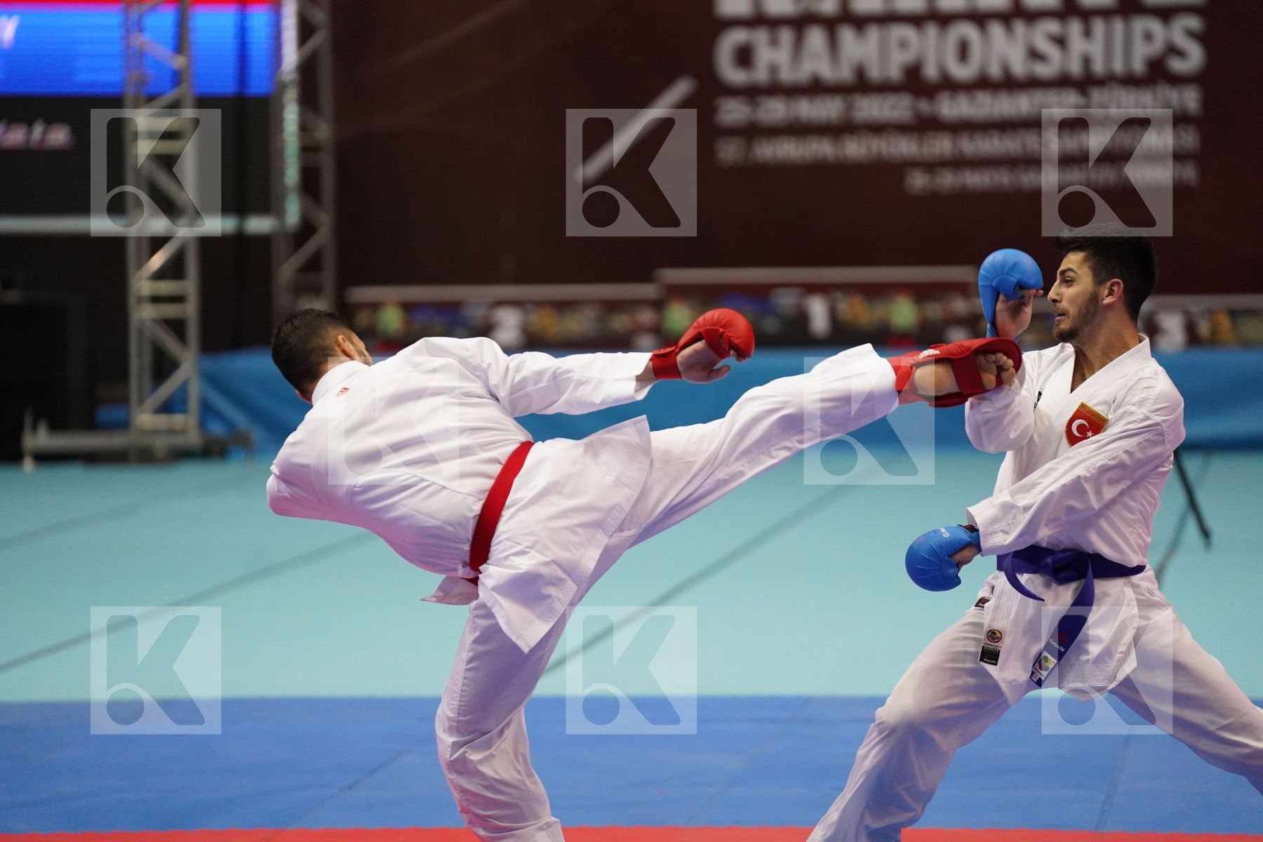 Kumite final bout featuring CRESCENZO ANGELO & SAMDAN ERAY