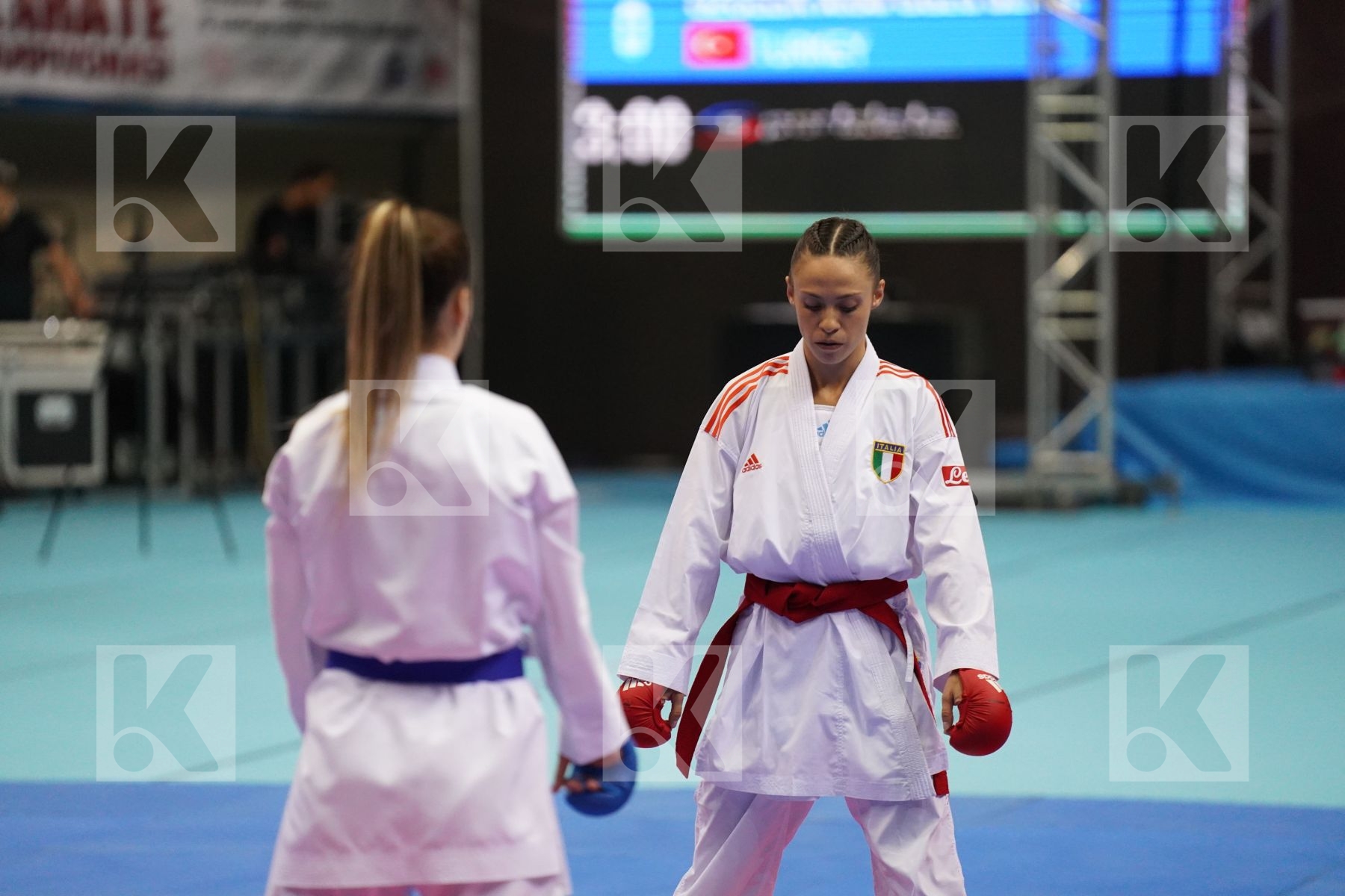 Kumite final bout featuring OZCELIK ARAPOGLU SERAP & PERFETTO ERMINIA