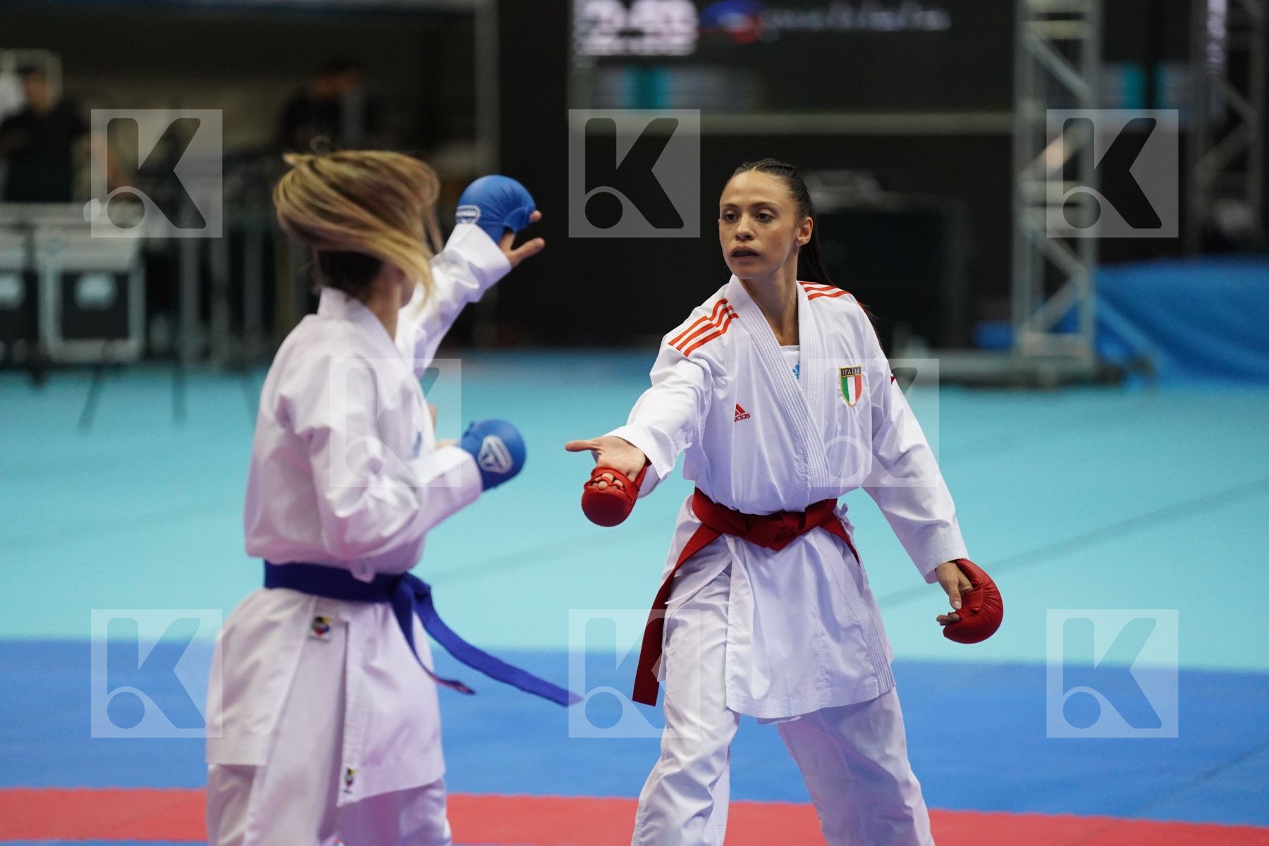 Kumite final bout featuring OZCELIK ARAPOGLU SERAP & PERFETTO ERMINIA