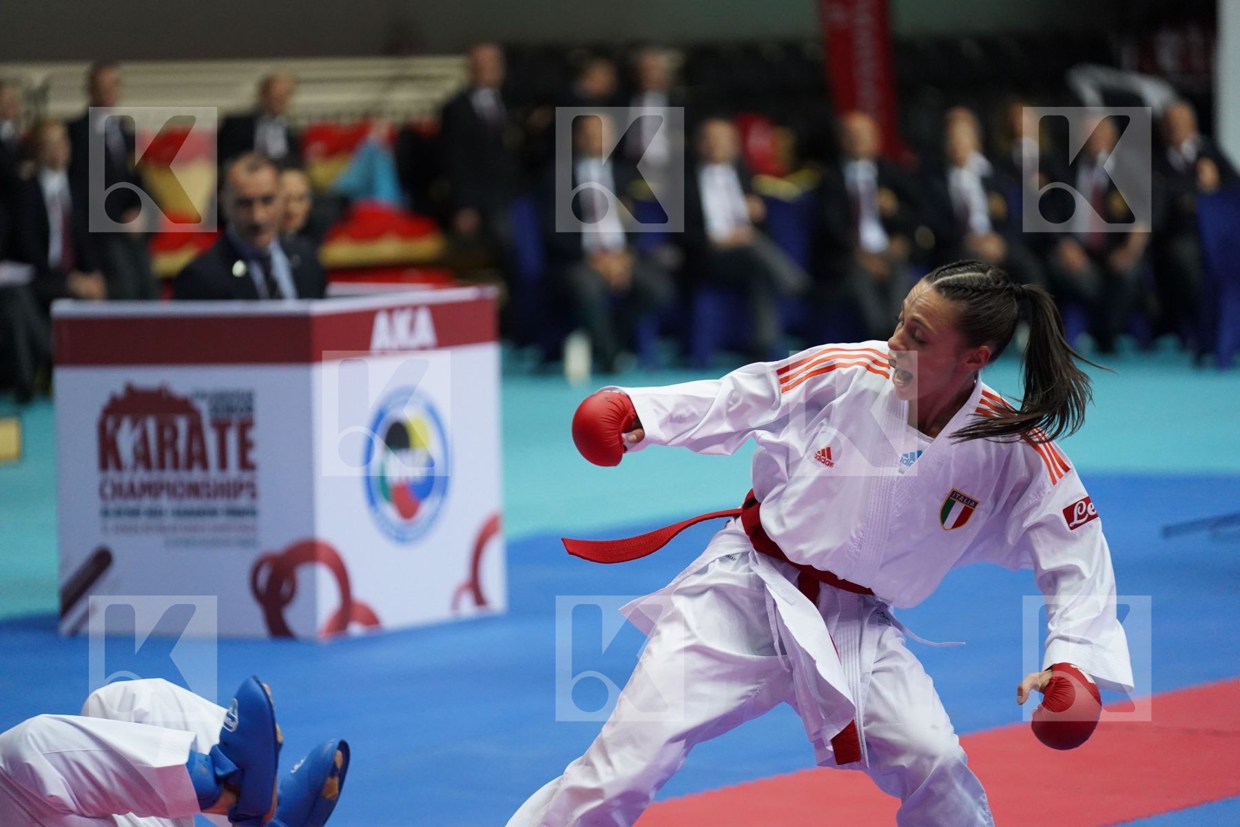 Kumite final bout featuring OZCELIK ARAPOGLU SERAP & PERFETTO ERMINIA