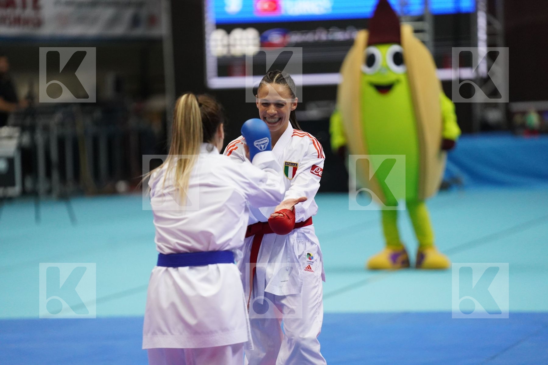 Kumite final bout featuring OZCELIK ARAPOGLU SERAP & PERFETTO ERMINIA