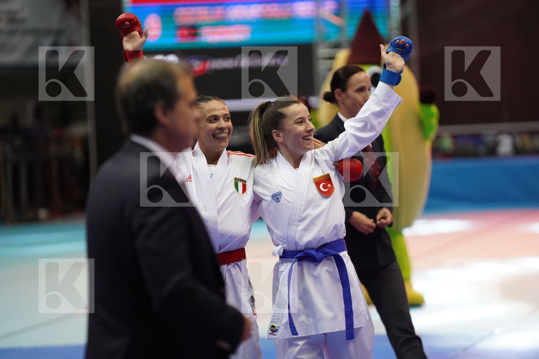 Kumite final bout featuring OZCELIK ARAPOGLU SERAP & PERFETTO ERMINIA