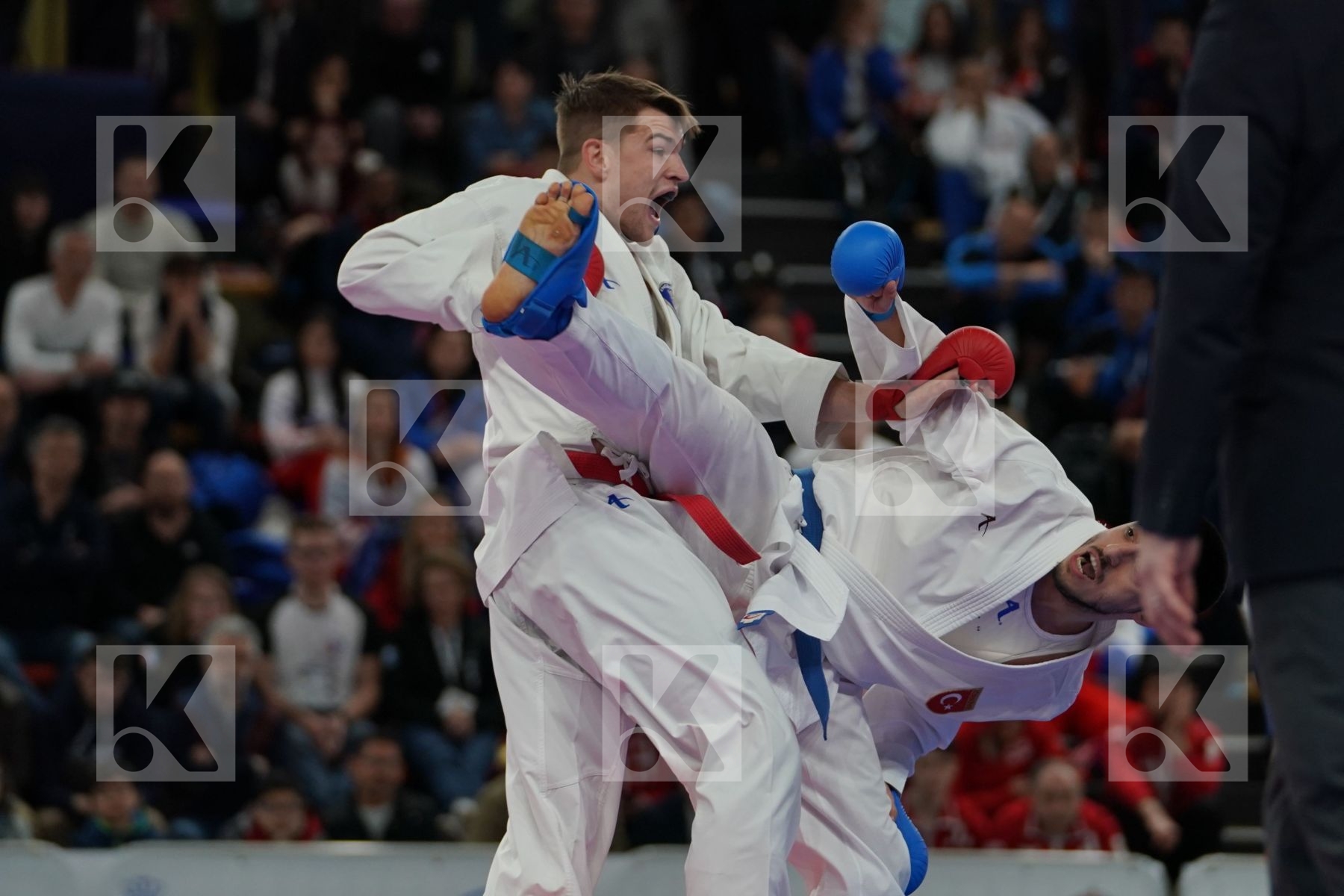 KELLAWAY JOE (ENGLAND) vs ELTEMUR ERMAN (TURKEY) in Senior Kumite -75 Kg - Bronze bout
