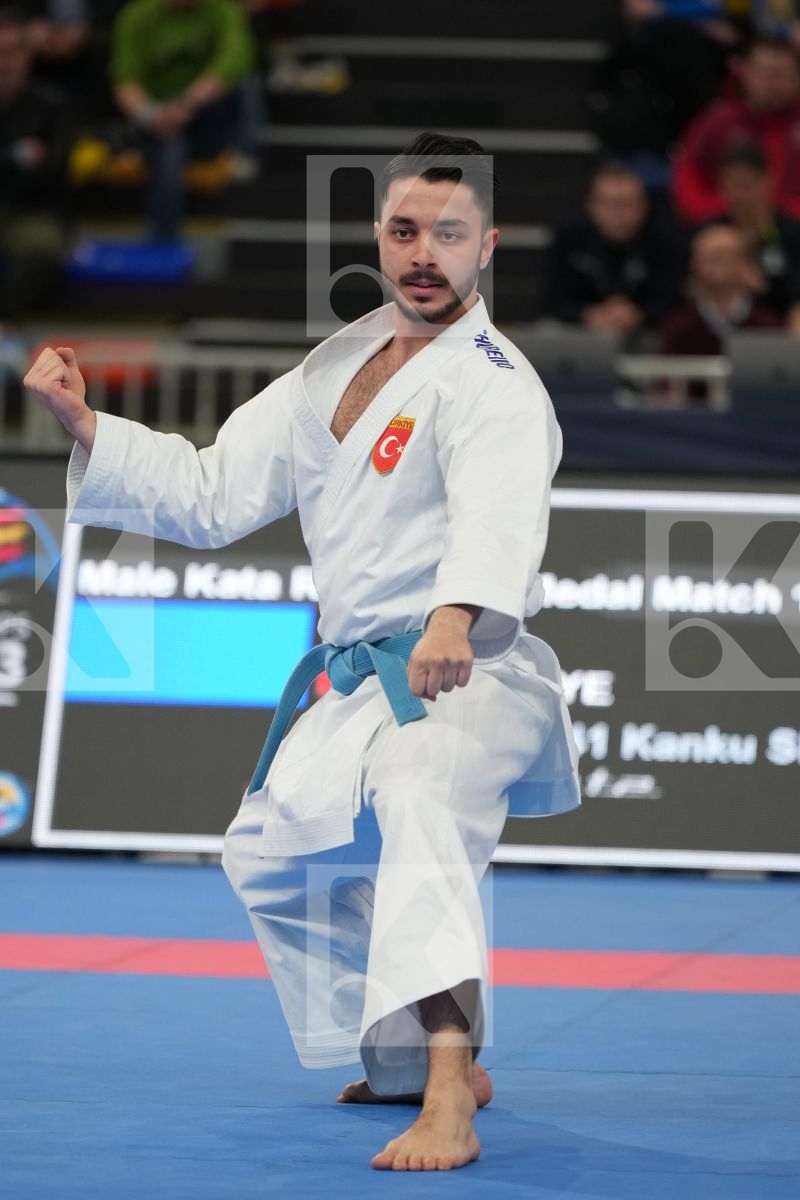 DURAN KUTLUHAN (TURKEY) in Male Kata - bronze bout