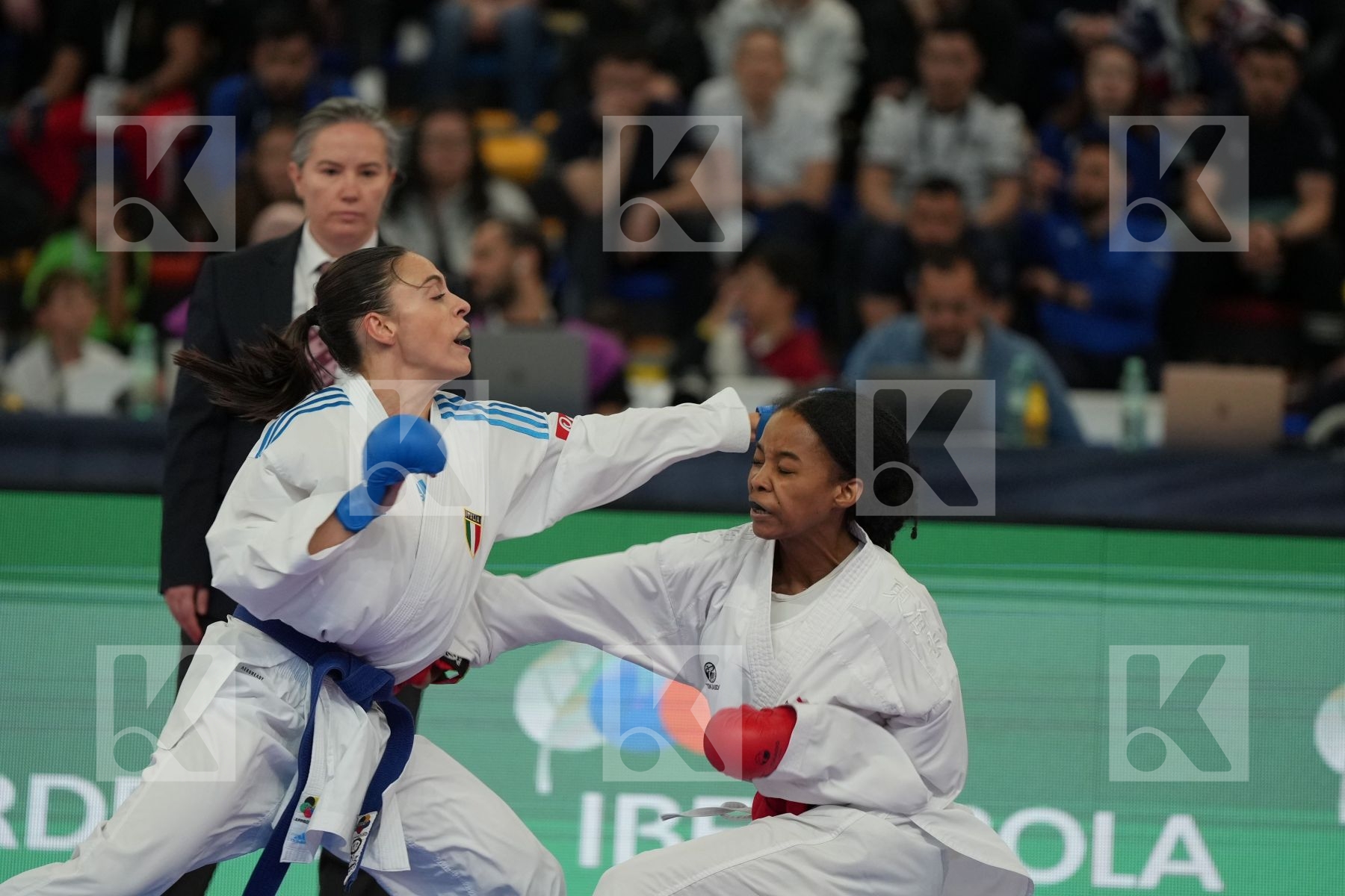 AHMED NISWA (FRANCE) vs PERFETTO ERMINIA (ITALY) in Female Kumite -50 Kg - bronze bout