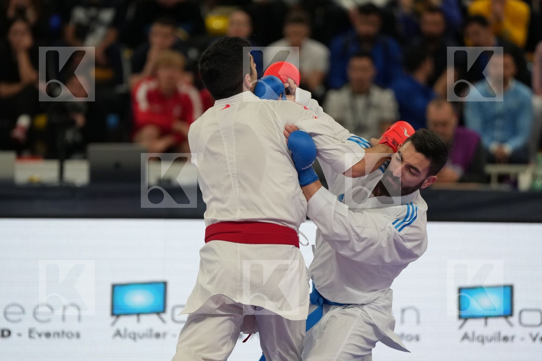 XENOS CHRISTOS-STEFANOS (GREECE) vs CRESCENZO ANGELO (ITALY) in Male Kumite -60 Kg - Final bout