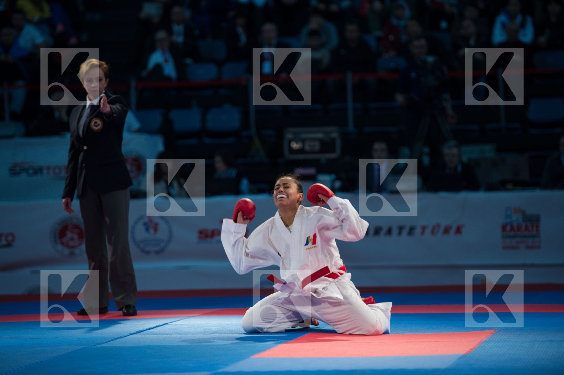 -55 kg finals kumite Thouy Emilie top Turkey Yakan Mehmet