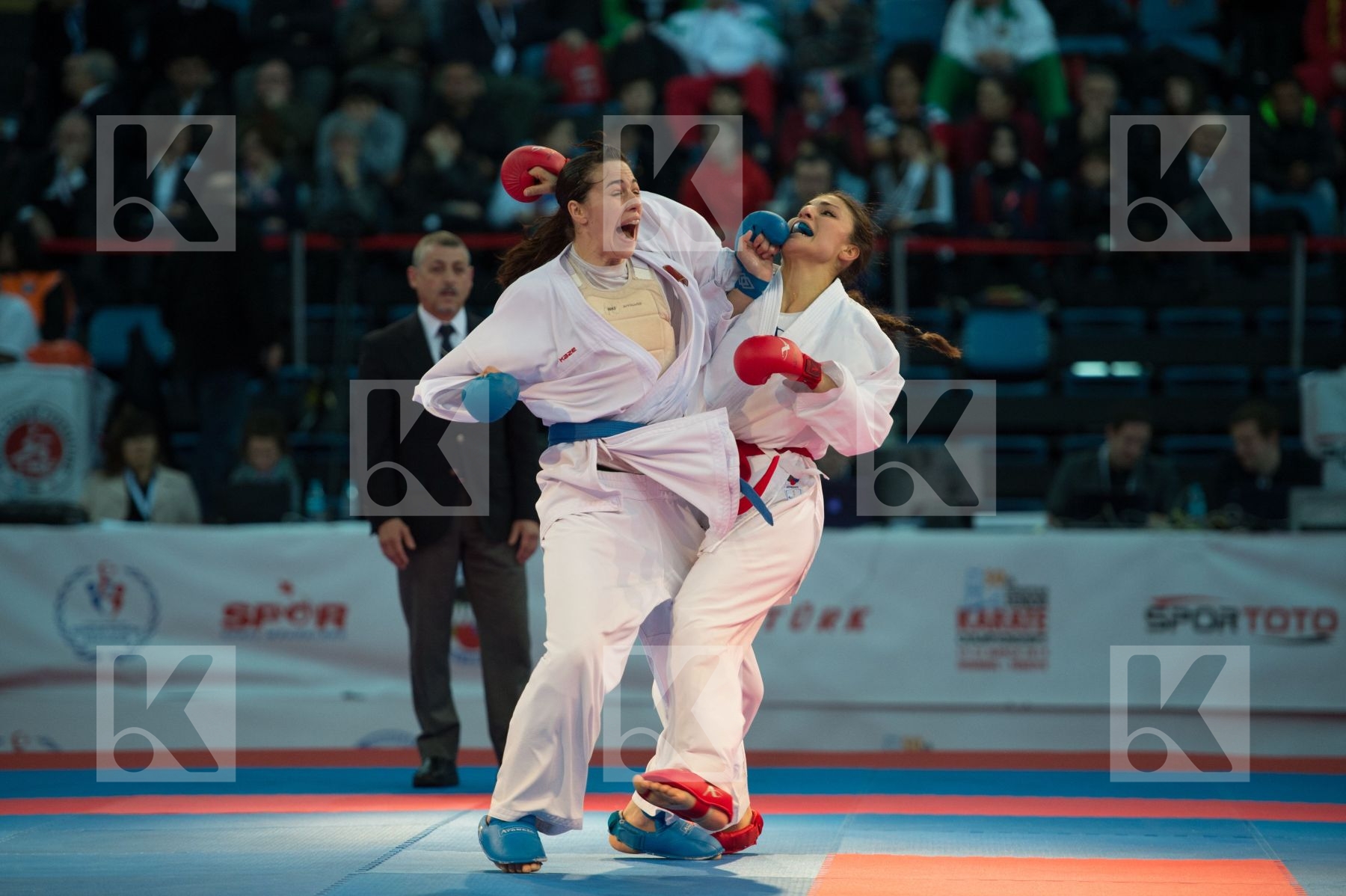 -68 kg bronze match female Greece kumite Montenegro Panetsidou V