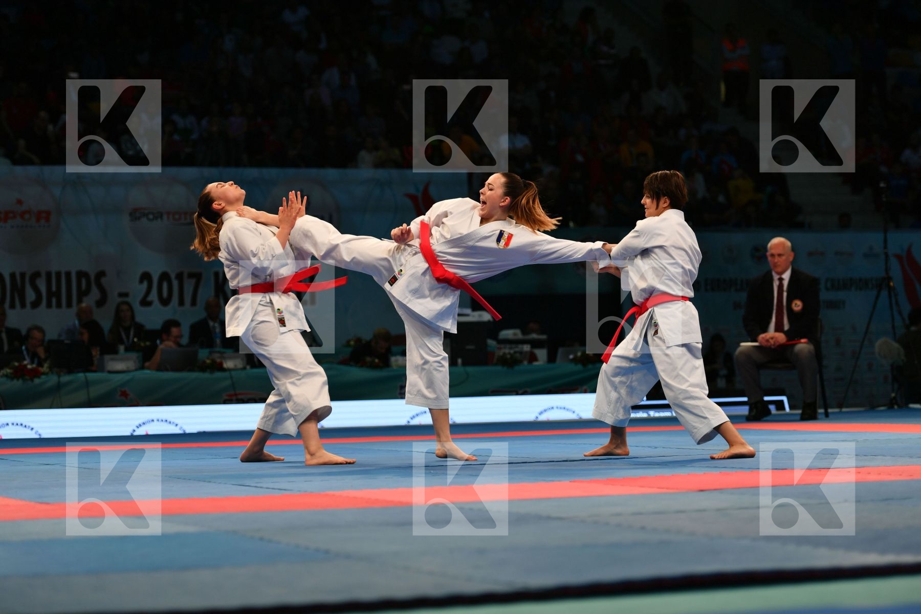 Female team kata France France France Kanku sho