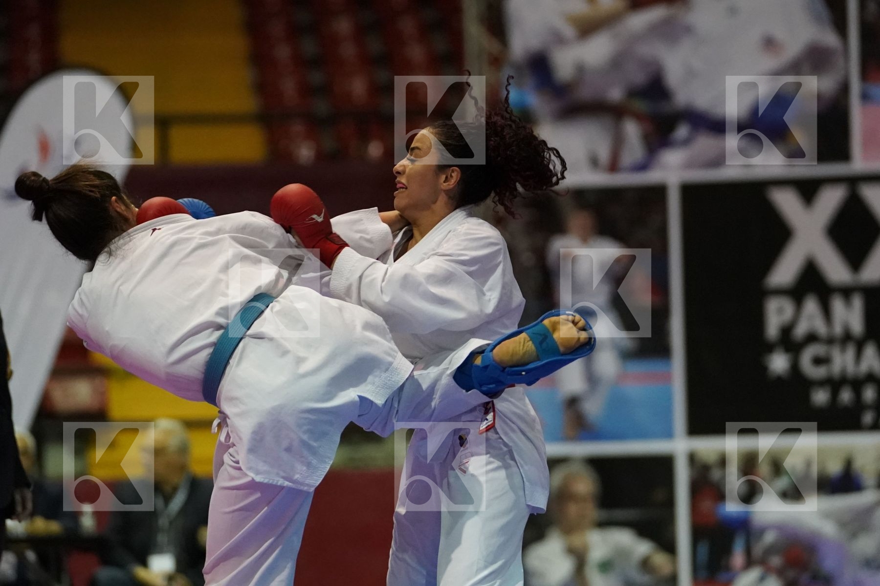 FACTOS JACQUELINE (ECUADOR) vs ARREOLA MERILLELA (MEXICO) in Senior Kumite -61 Kg - Final bout