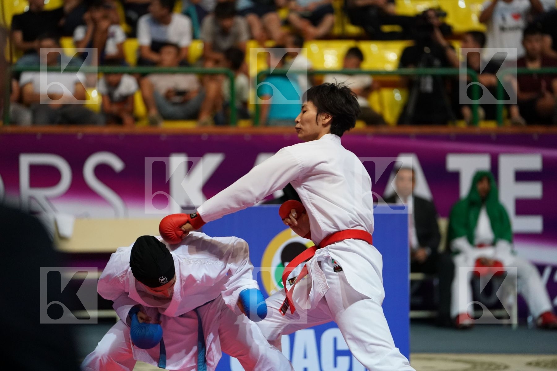 YIN XIAOYAN (PEOPLES REPUBLIC OF CHINA) vs ALIPOURKESHKA ROZITA (ISLAMIC REPUBLIC OF IRAN) in Senior Kumite -61 Kg - Final bout