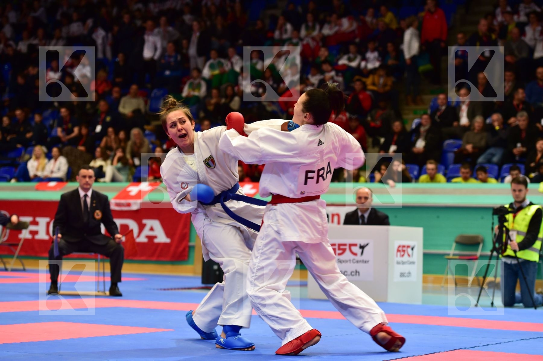 +59 kg Avazeri Lea female finals france italy junior kumite SMAI