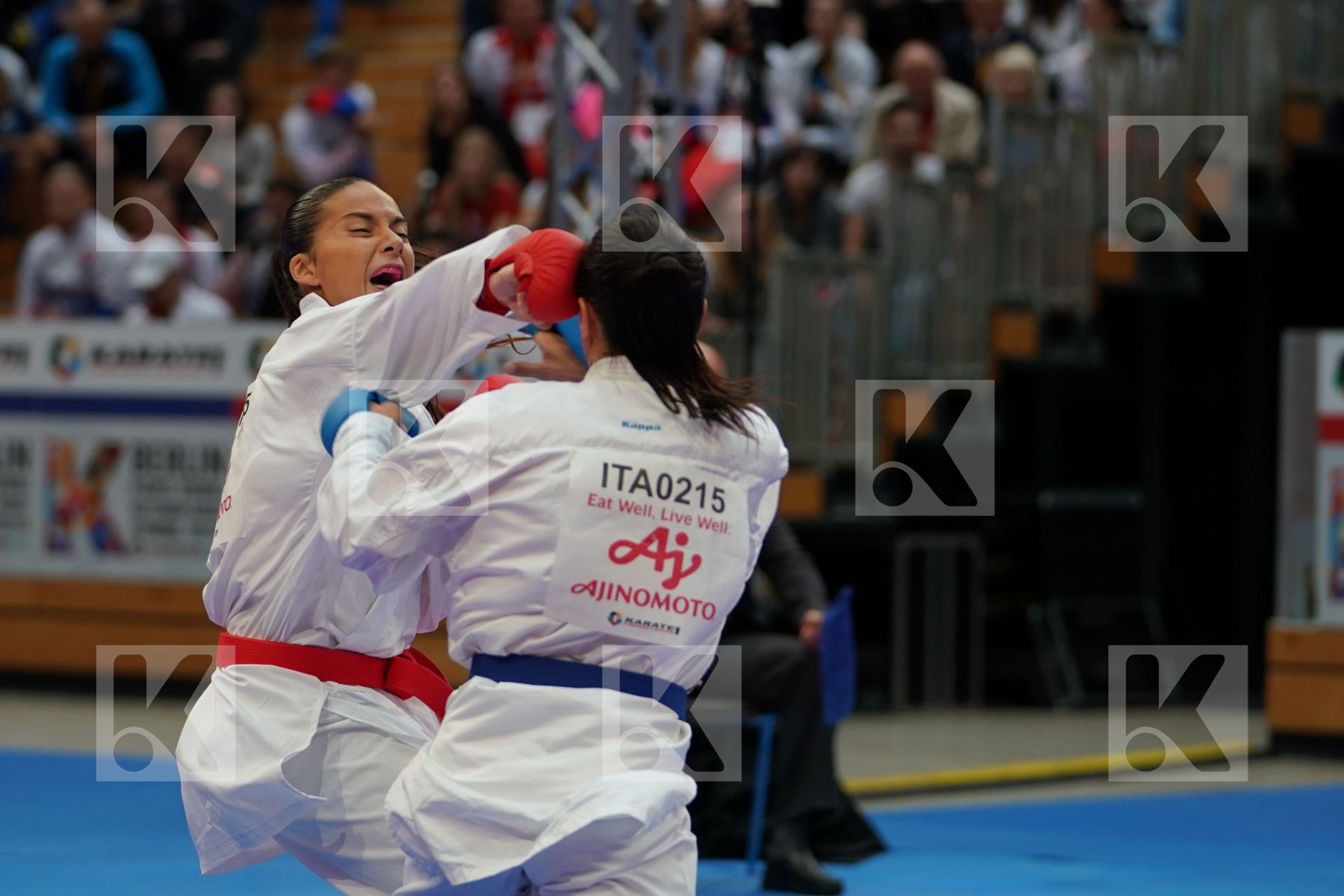 FERNANDEZ OSORIO CARLOTA (SPAIN) vs CARDIN SARA (ITALIA) in Senior Kumite -55 Kg - Bronze bout