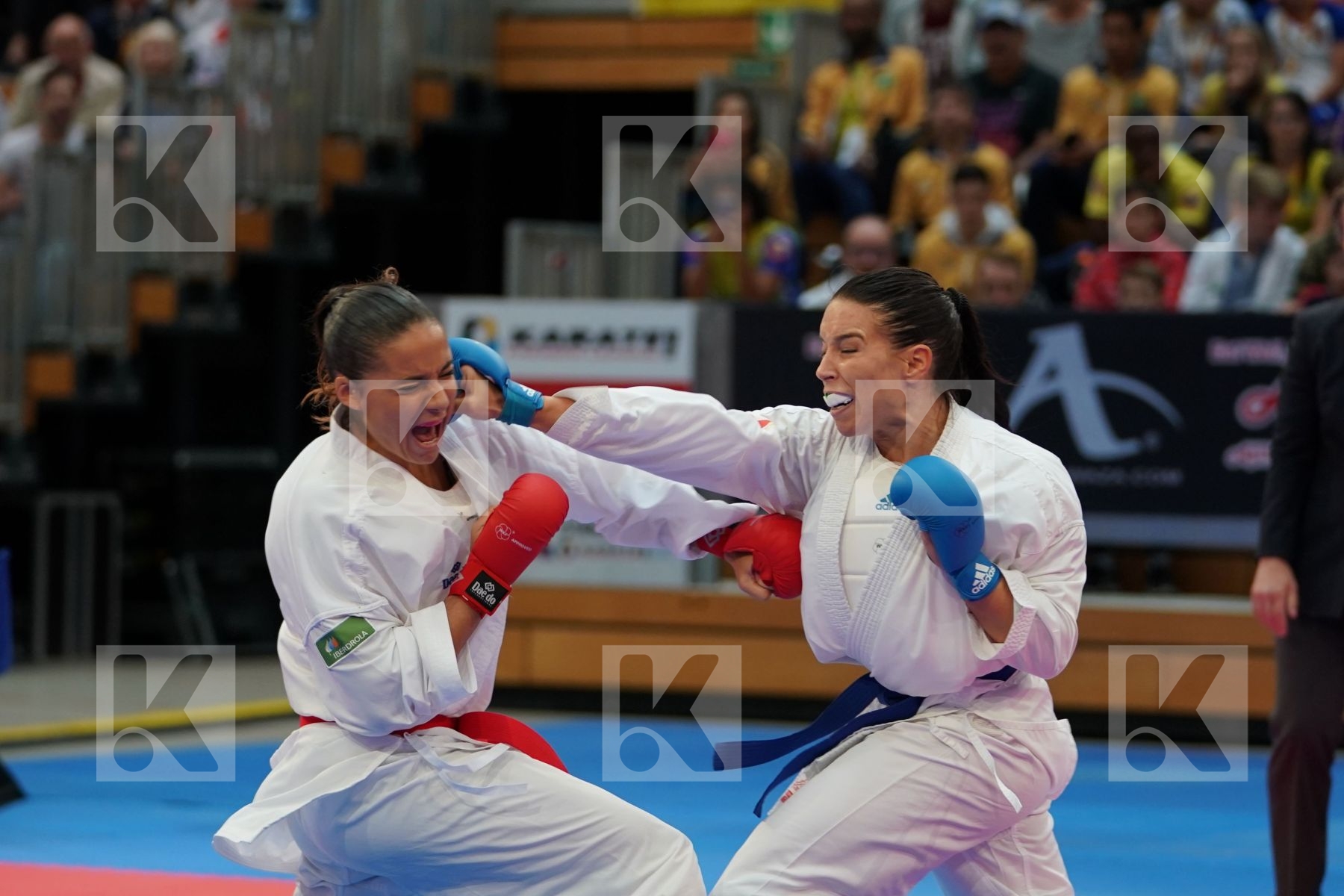 FERNANDEZ OSORIO CARLOTA (SPAIN) vs CARDIN SARA (ITALIA) in Senior Kumite -55 Kg - Bronze bout