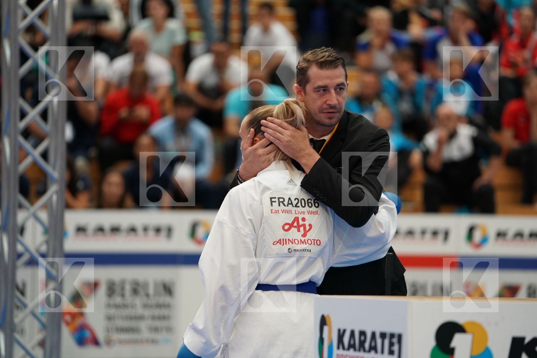 MORIGUCHI AYAMI (JAPAN) vs PHILIPPE GWENDOLINE (FRANCE) in Senior Kumite -67 Kg, Senior Kumite Ð 61 Kg - Bronze bout