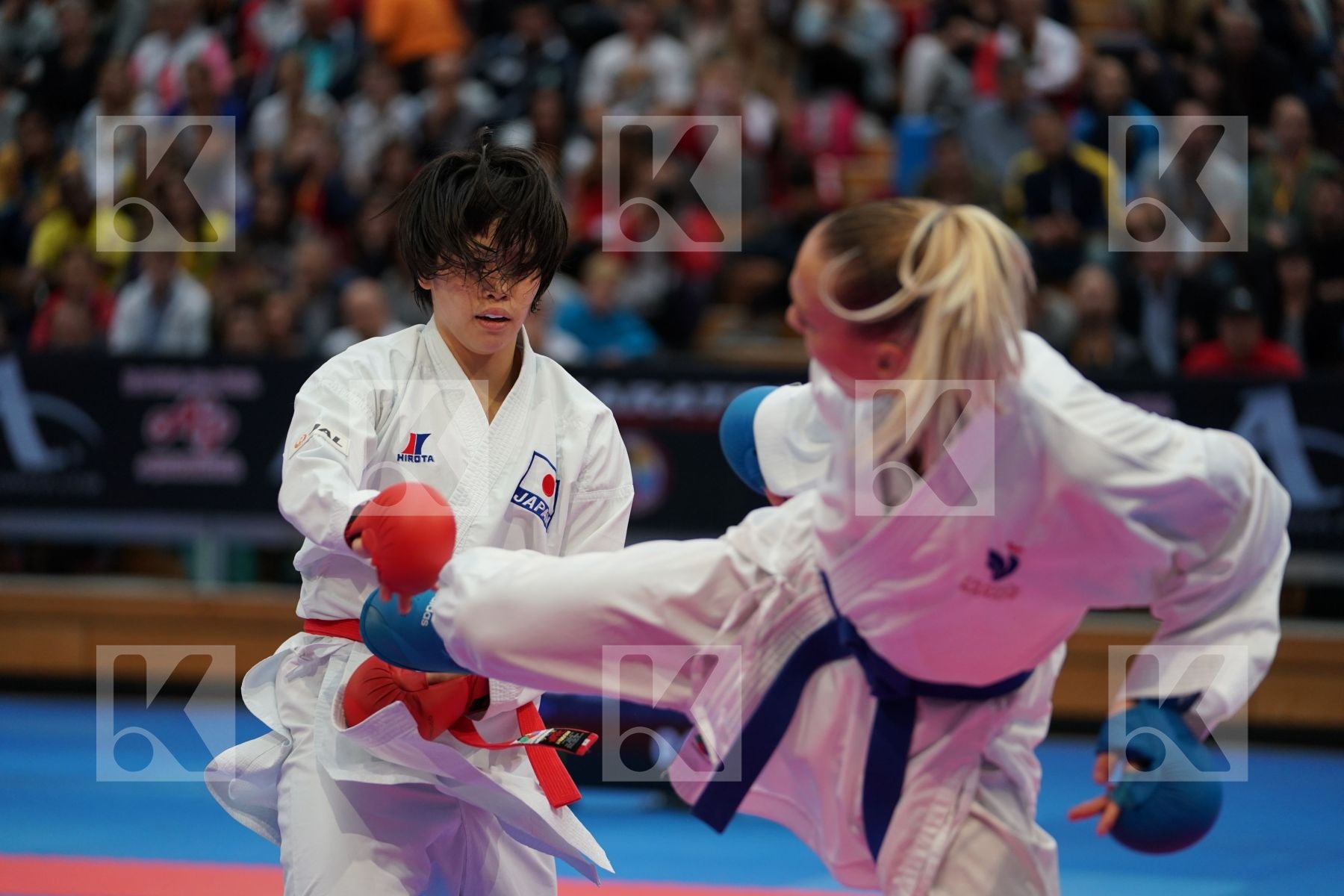 MORIGUCHI AYAMI (JAPAN) vs PHILIPPE GWENDOLINE (FRANCE) in Senior Kumite -67 Kg, Senior Kumite Ð 61 Kg - Bronze bout