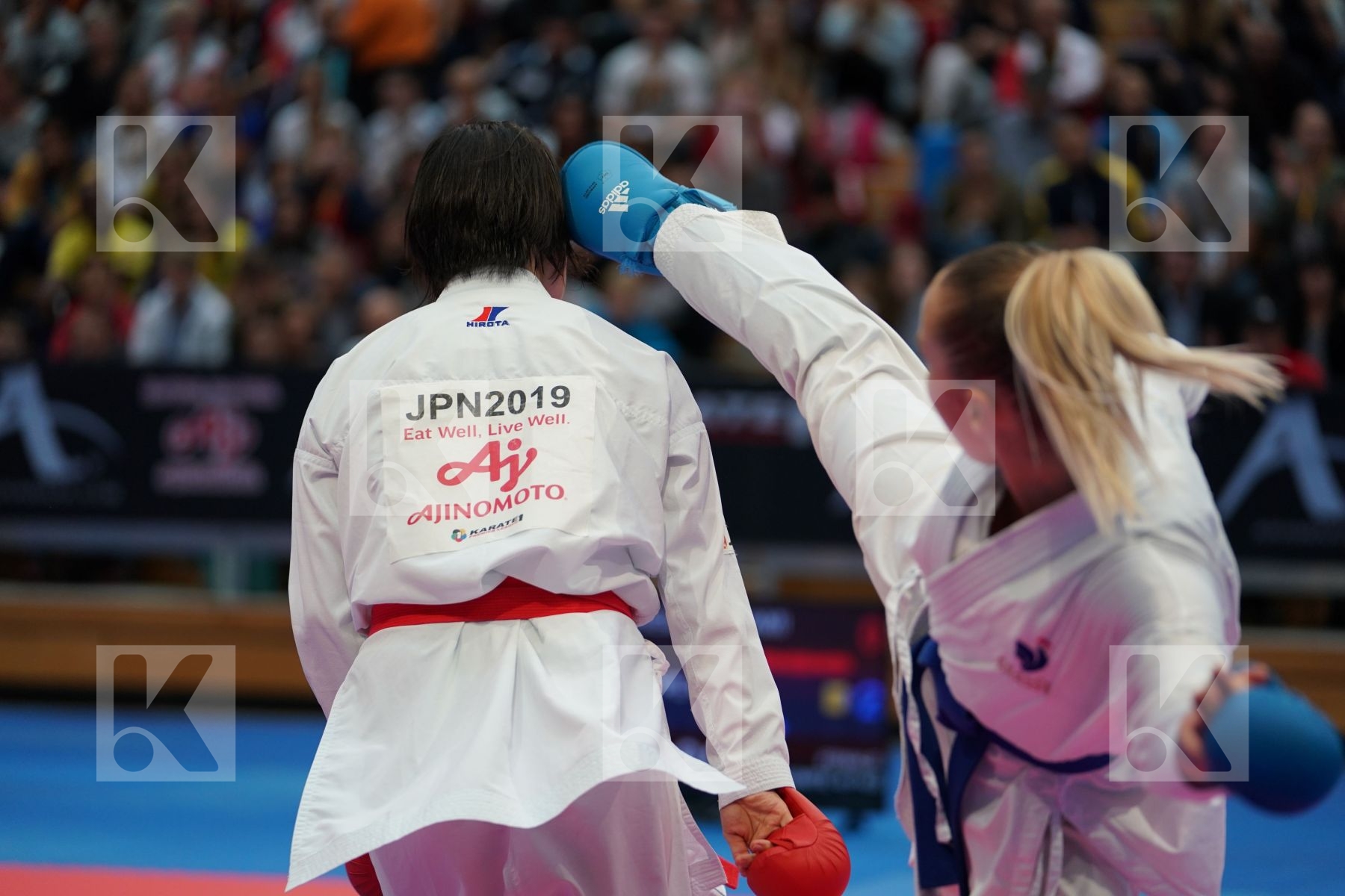 MORIGUCHI AYAMI (JAPAN) vs PHILIPPE GWENDOLINE (FRANCE) in Senior Kumite -67 Kg, Senior Kumite Ð 61 Kg - Bronze bout