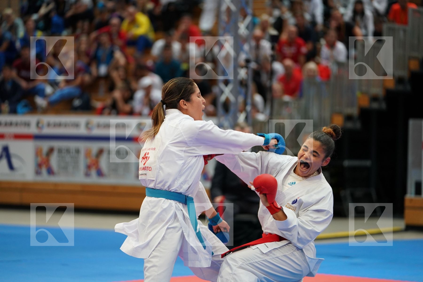 HEURTAULT LEILA (FRANCE) vs GRANDE ALEXANDRA (PERU) in Senior Kumite Ð 61 Kg - Gold bout
