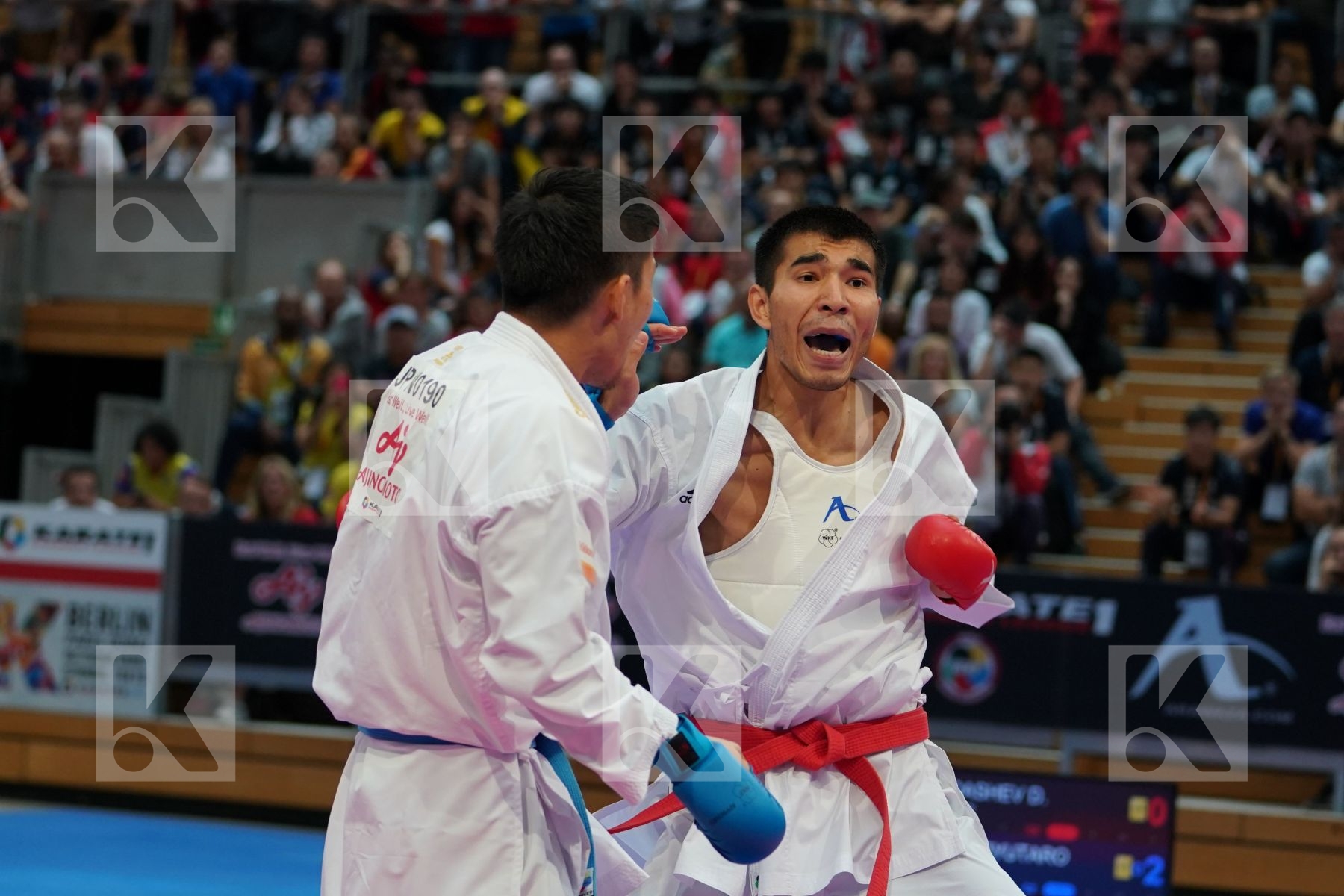YULDASHEV DANIYAR (KAZAKHSTAN) vs ARAGA RYUTARO (JAPAN) in Senior Kumite Ð 84 Kg - Gold bout