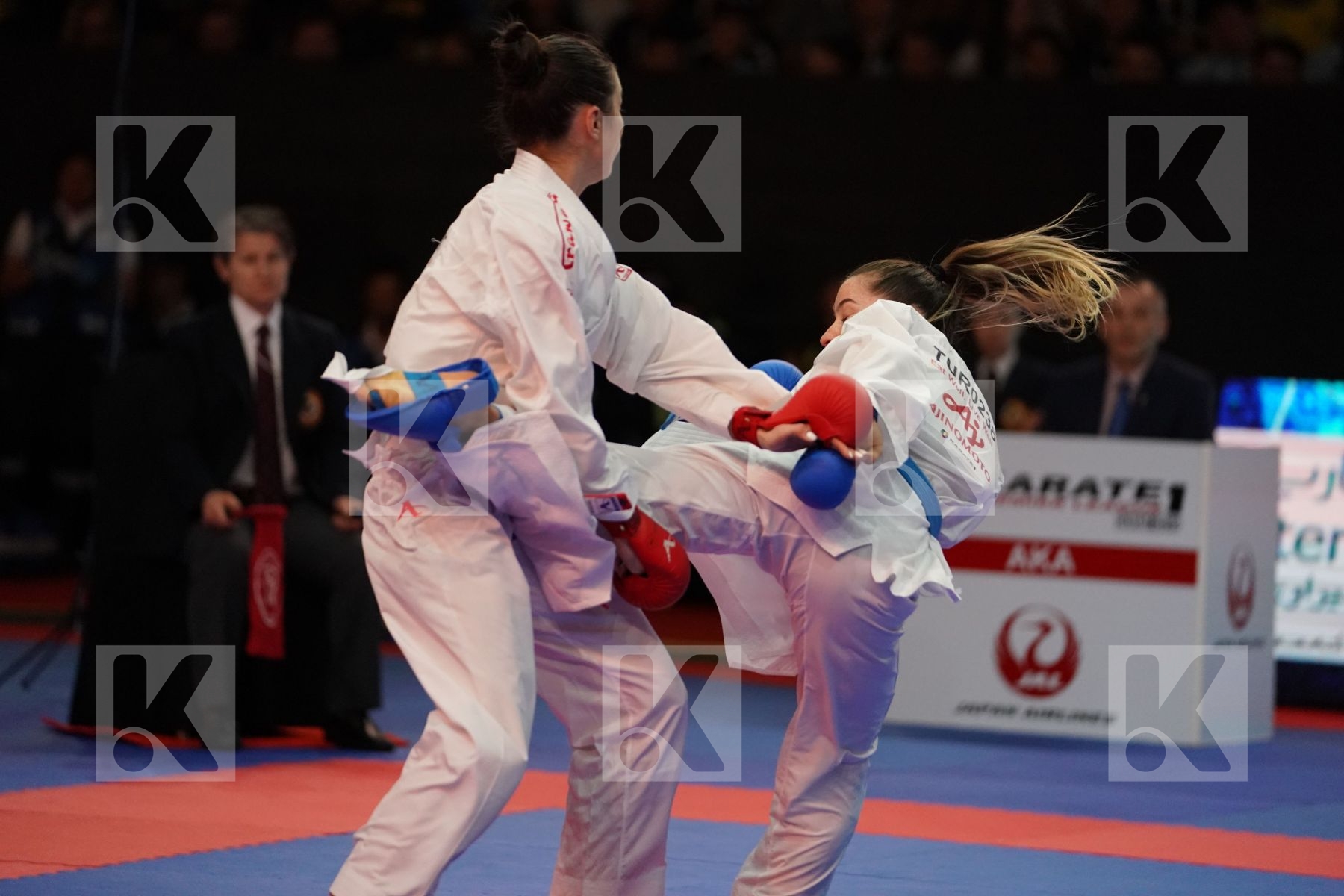 KRYVA KATERYNA (UKRAINE) VS OZCELIK ARAPOGLU SERAP (TURKEY) in Senior Kumite -50 Kg - Gold bout