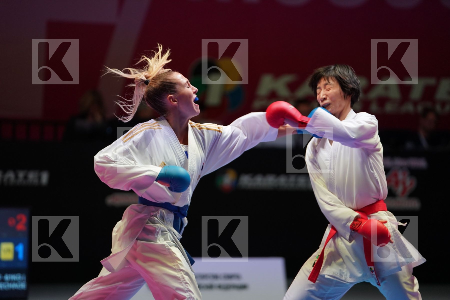 YIN XIAOYAN (CHINA) vs PHILIPPE GWENDOLINE (FRANCE) in Senior Kumite -61 Kg - Bronze bout