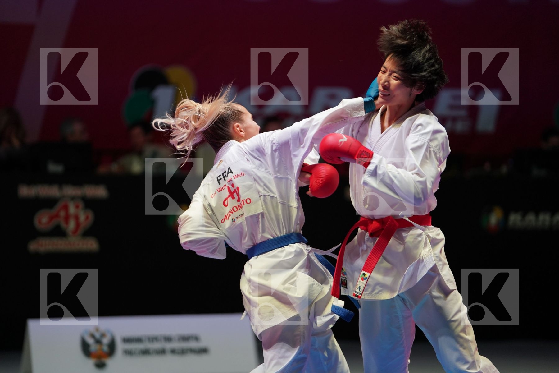 YIN XIAOYAN (CHINA) vs PHILIPPE GWENDOLINE (FRANCE) in Senior Kumite -61 Kg - Bronze bout