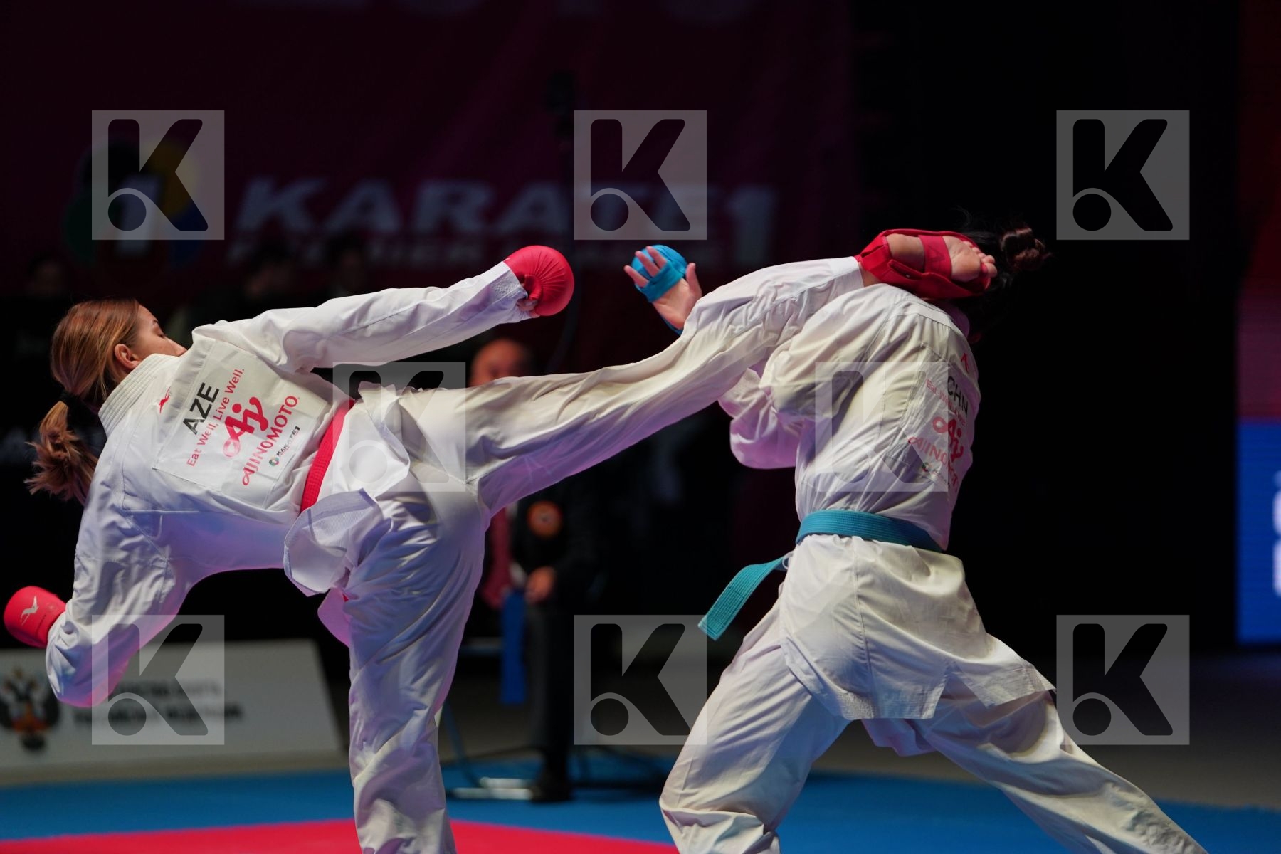 ZARETSKA IRINA (AZERBAIJAN vs GONG LI (CHINA) in Senior Kumite -68 Kg - Gold bout