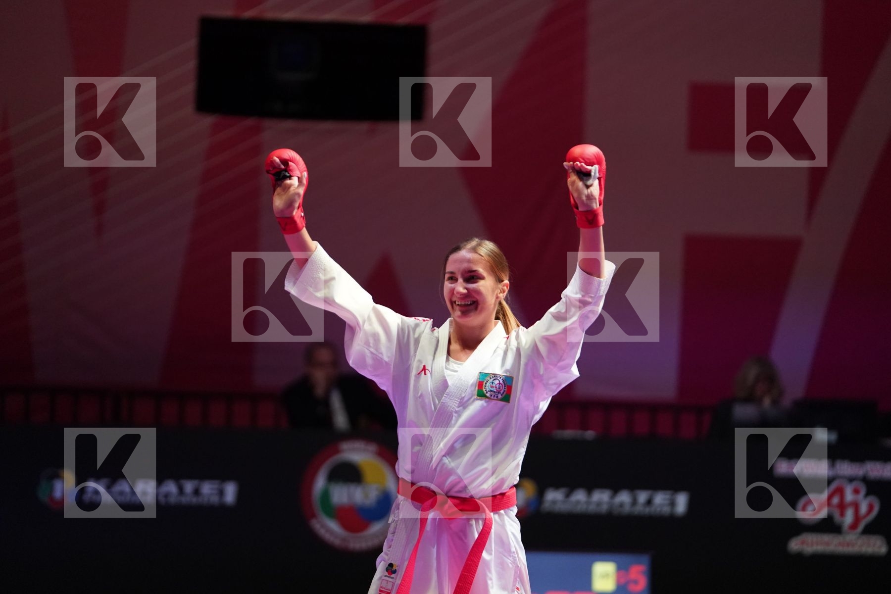 ZARETSKA IRINA (AZERBAIJAN vs GONG LI (CHINA) in Senior Kumite -68 Kg - Gold bout