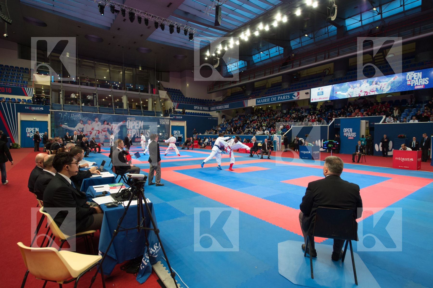 Top photo of arena qualification