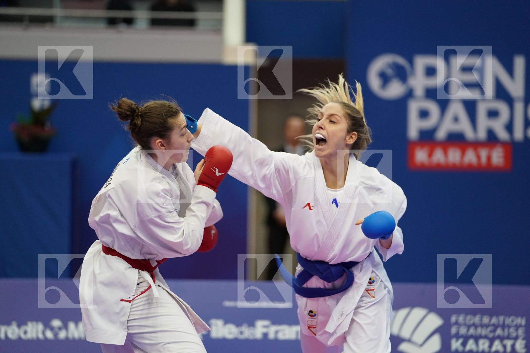 VASOVIC ANDRIJANA (SERBIA) vs SIVERT LAURA (FRANCE) in Senior Kumite Ð 61 Kg - Bronze bout