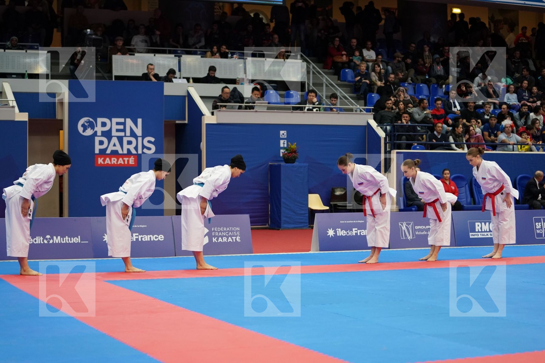 Salute team kata female in Final bout