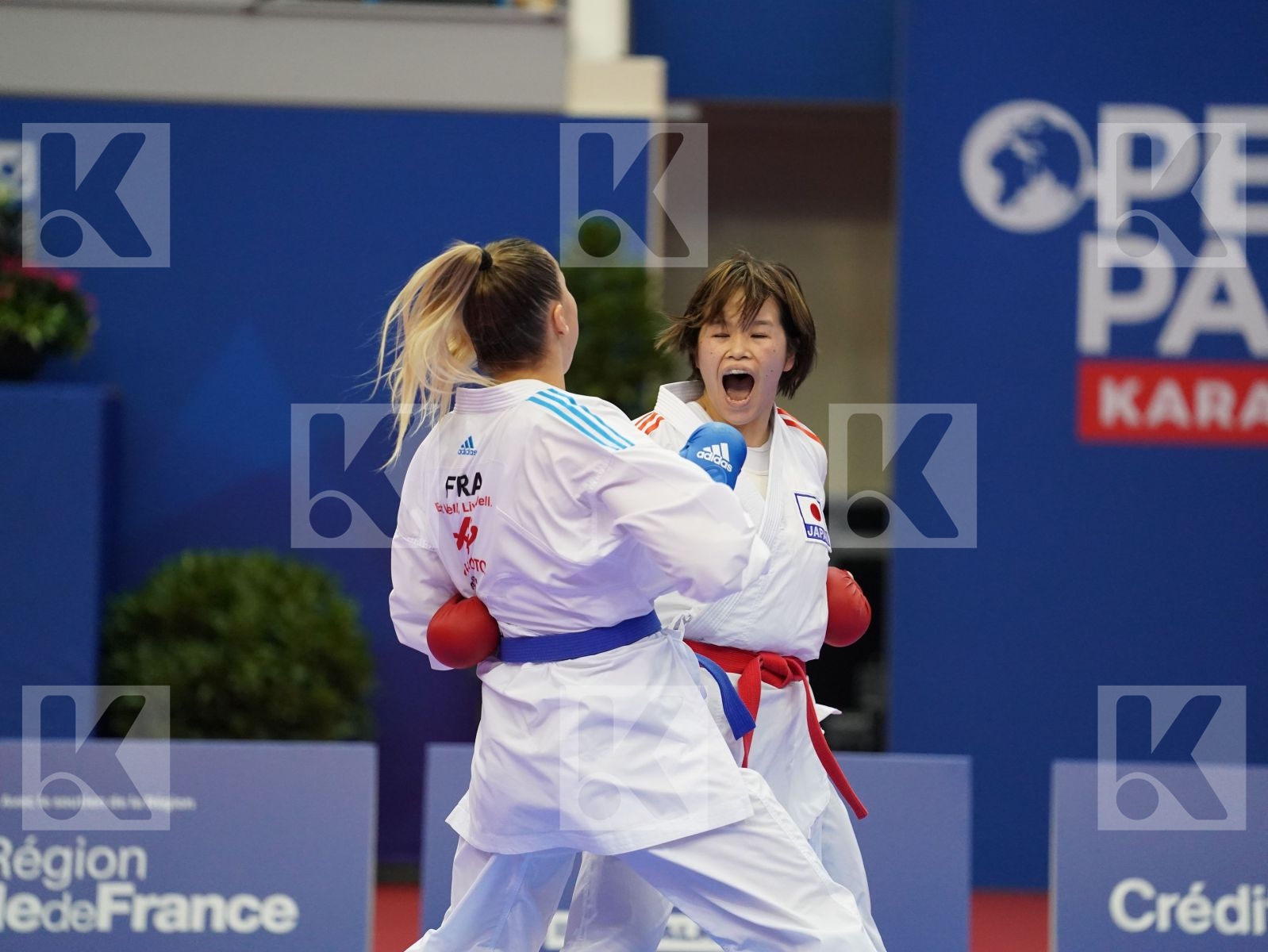 MORIGUCHI AYAMI (JAPAN) vs PHILIPPE GWENDOLINE (FRANCE) in Senior Kumite -61 Kg - Bronze bout