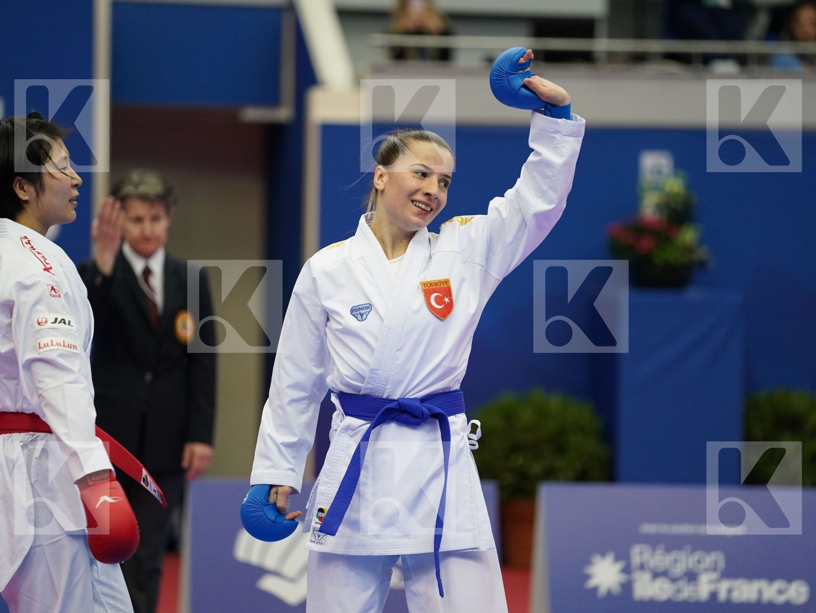MIYAHARA MIHO (JAPAN) vs OZCELIK ARAPOGLU SERAP (TURKEY) in Senior Kumite -50 Kg - Gold bout