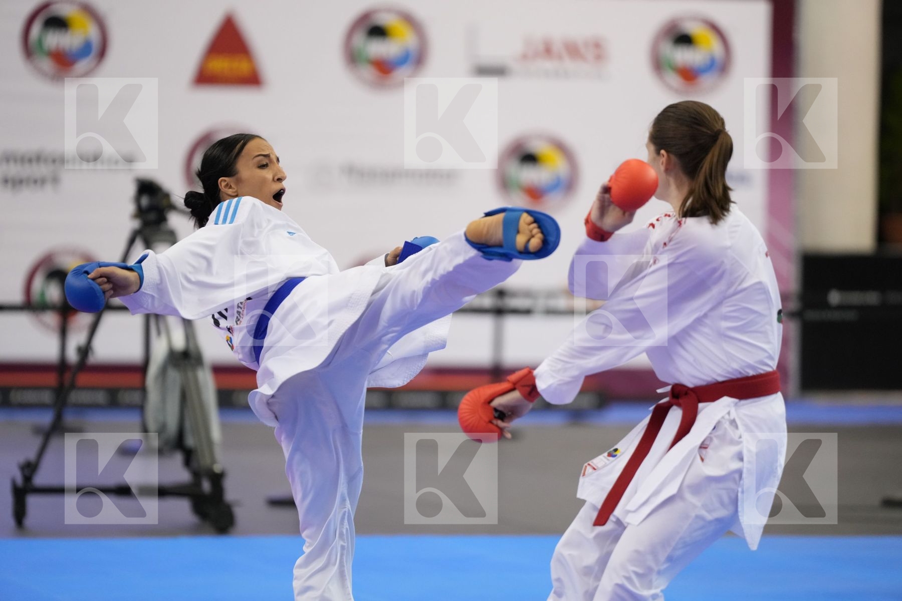 Kumite bronze bout featuring BRUNORI VERONICA & WARLING JENNIFER