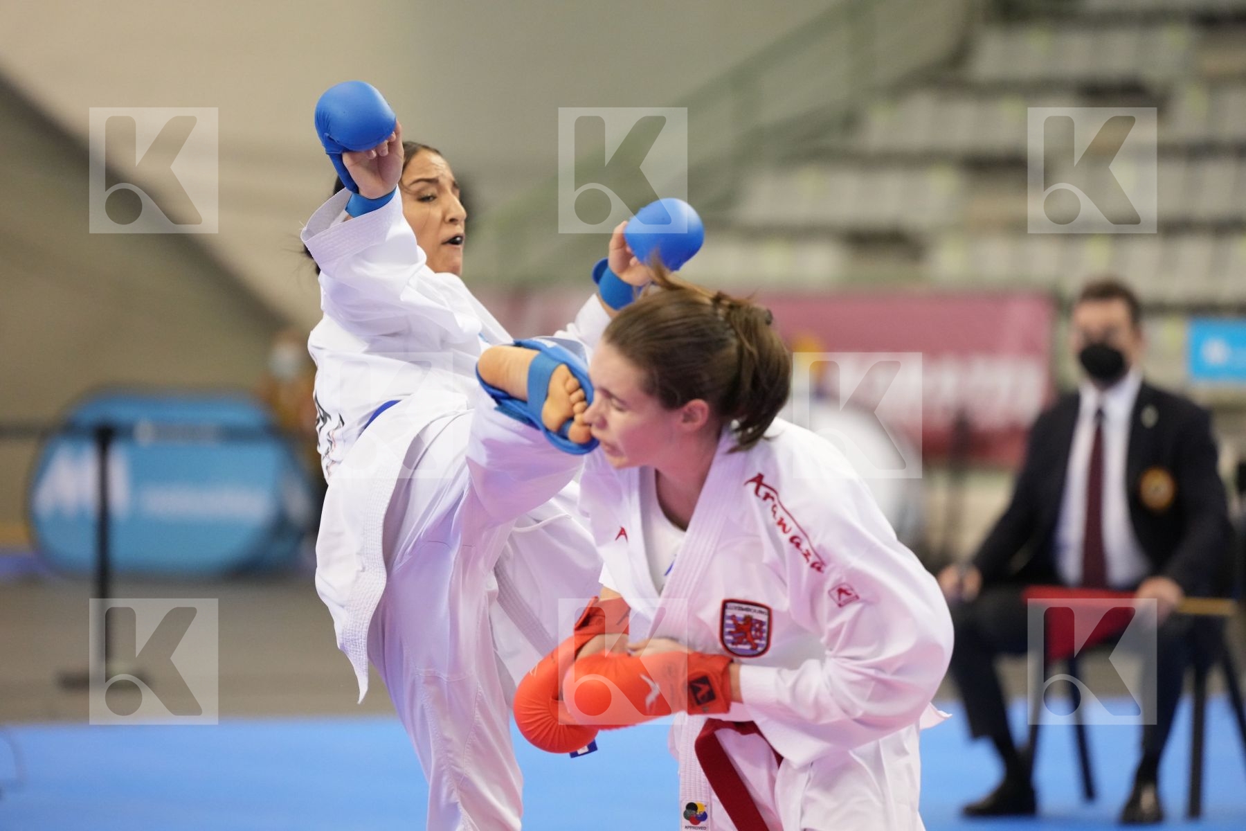 Kumite bronze bout featuring BRUNORI VERONICA & WARLING JENNIFER